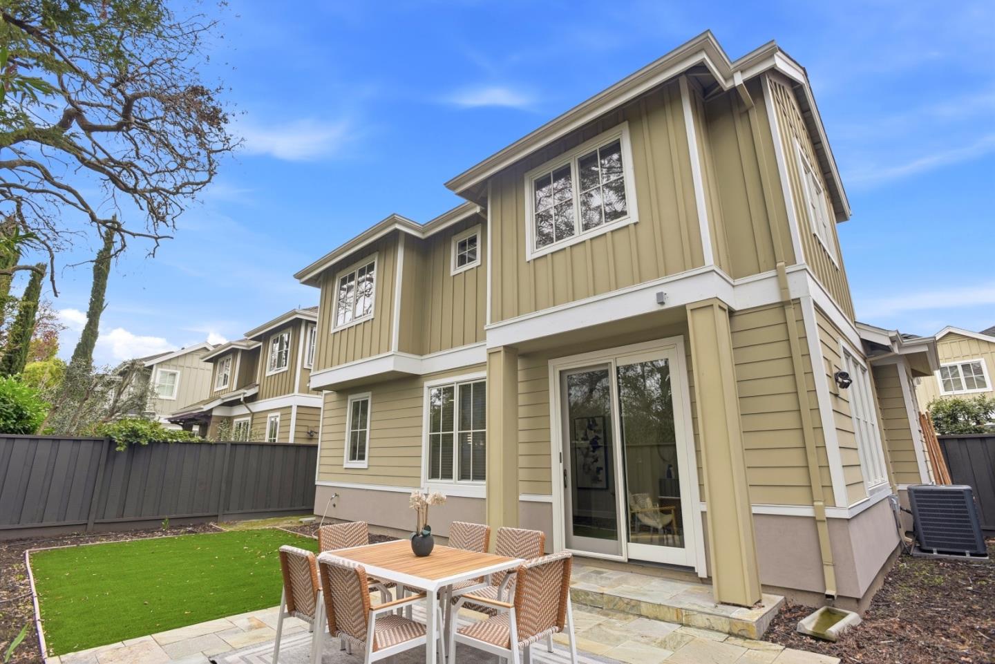 Detail Gallery Image 43 of 52 For 15 Ludina Way, Redwood City,  CA 94061 - 3 Beds | 2/1 Baths