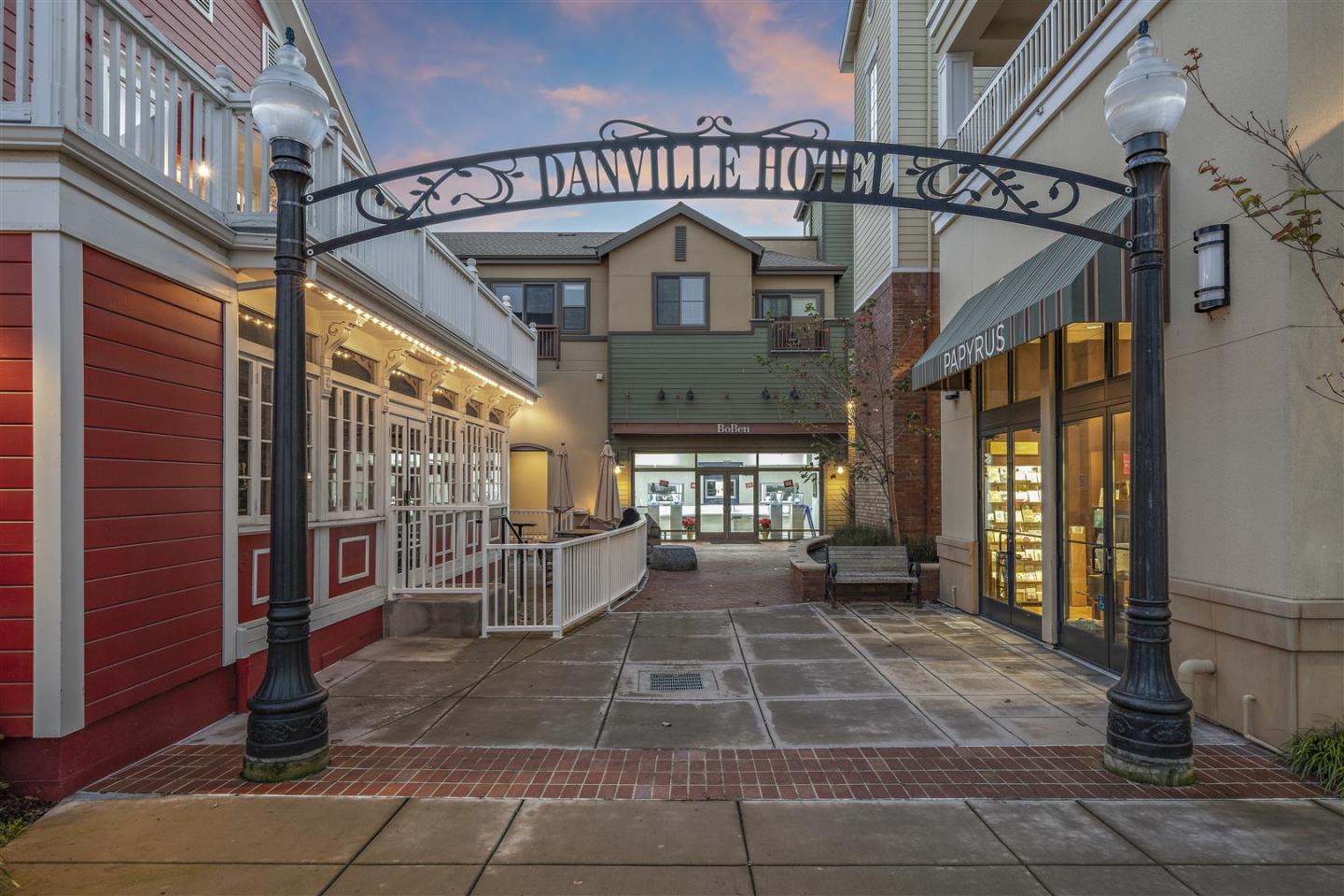 Detail Gallery Image 37 of 39 For 125 Larkwood Cir, Danville,  CA 94526 - 5 Beds | 2/1 Baths