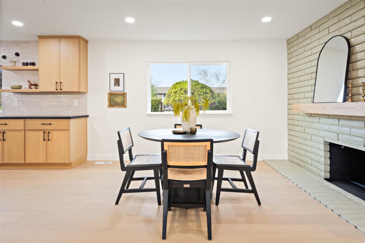 Detail Gallery Image 4 of 39 For 125 Larkwood Cir, Danville,  CA 94526 - 5 Beds | 2/1 Baths