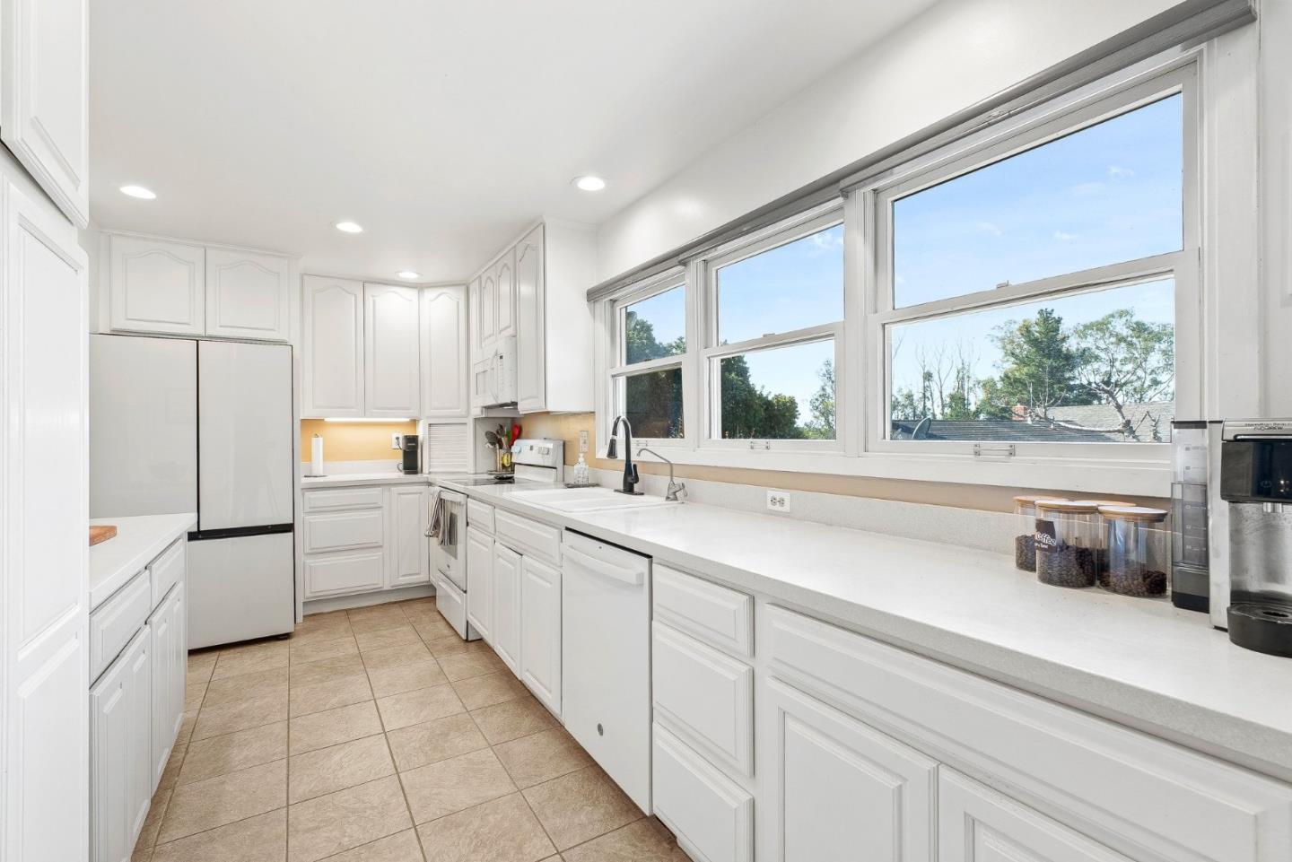 Detail Gallery Image 12 of 45 For 14832 Mossy Oak Pl, Salinas,  CA 93907 - 4 Beds | 2 Baths