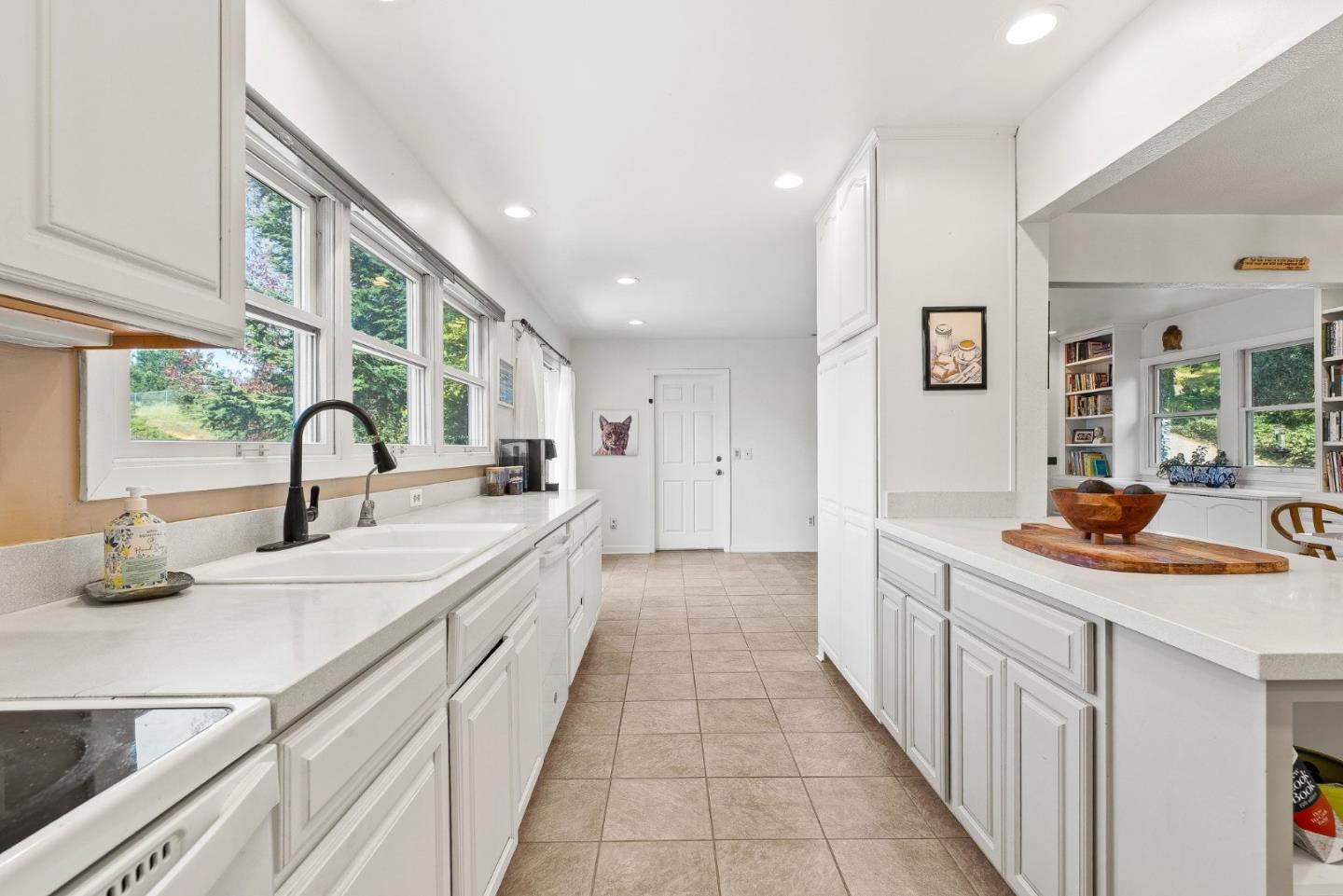 Detail Gallery Image 5 of 45 For 14832 Mossy Oak Pl, Salinas,  CA 93907 - 4 Beds | 2 Baths