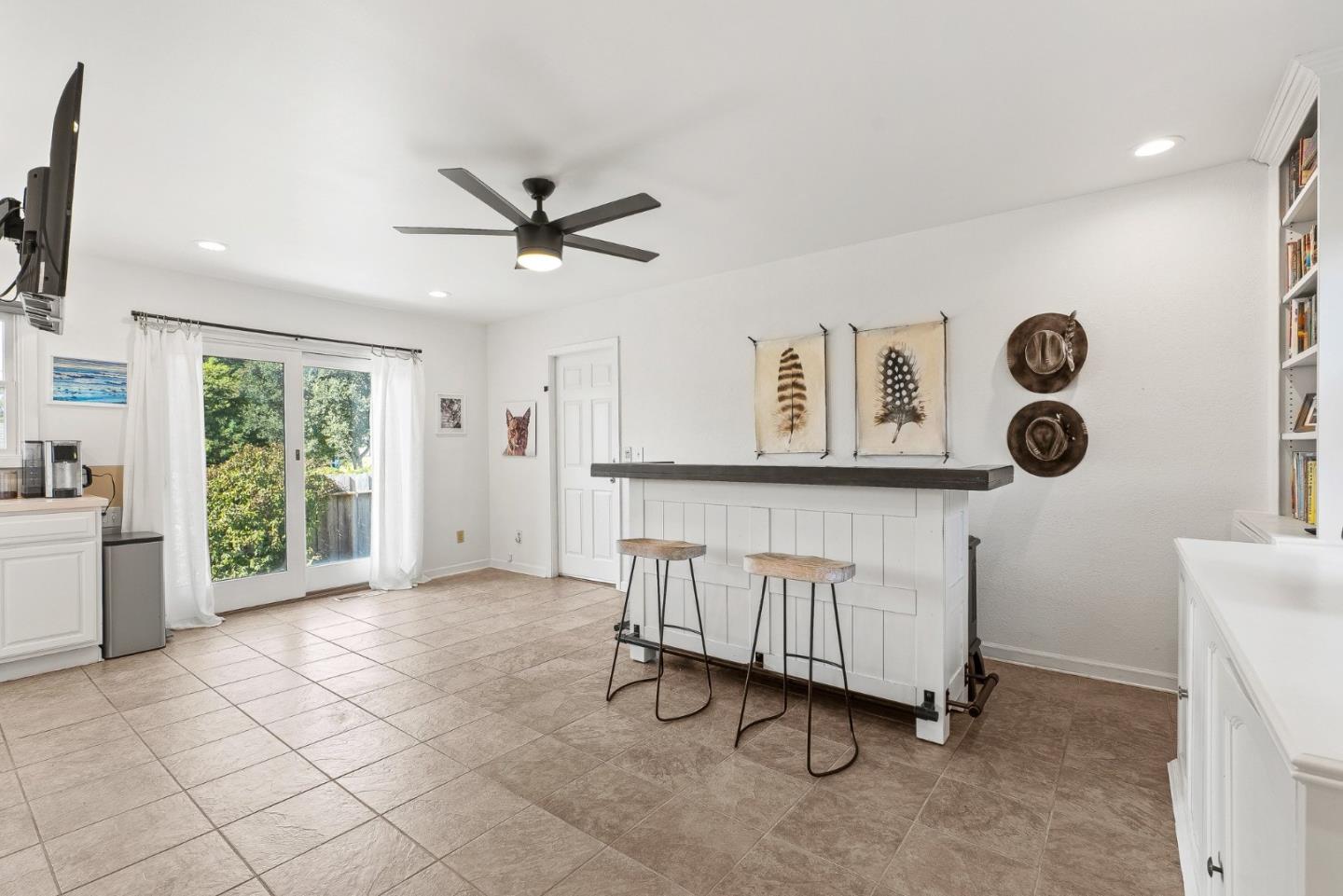 Detail Gallery Image 6 of 45 For 14832 Mossy Oak Pl, Salinas,  CA 93907 - 4 Beds | 2 Baths