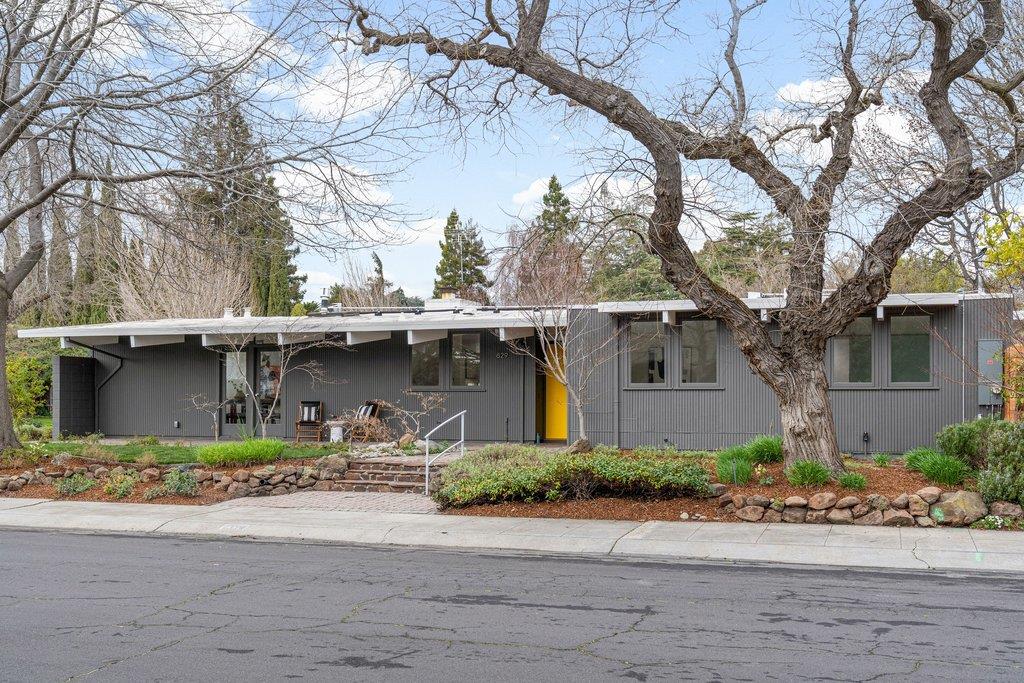 Detail Gallery Image 3 of 73 For 829 Talisman Dr, Palo Alto,  CA 94303 - 4 Beds | 2/1 Baths