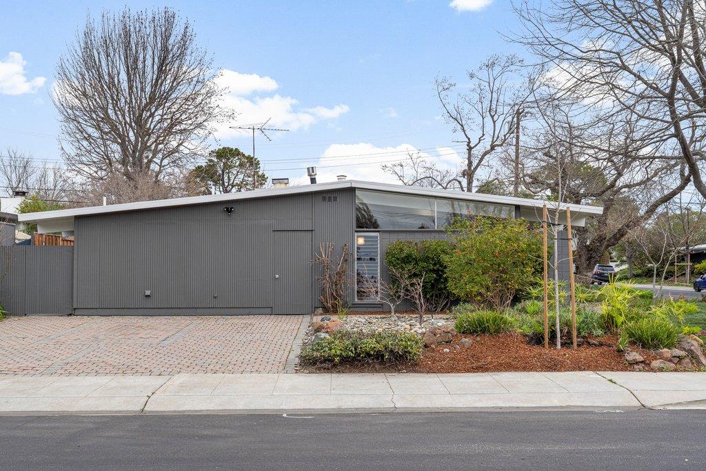 Detail Gallery Image 7 of 73 For 829 Talisman Dr, Palo Alto,  CA 94303 - 4 Beds | 2/1 Baths