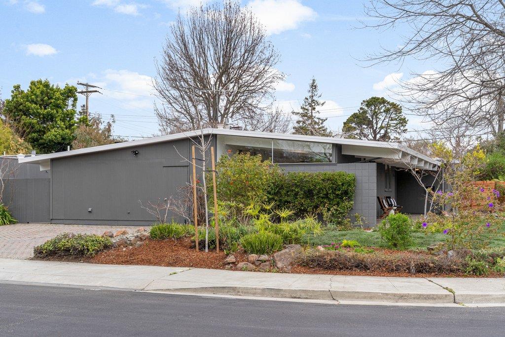 Detail Gallery Image 8 of 73 For 829 Talisman Dr, Palo Alto,  CA 94303 - 4 Beds | 2/1 Baths