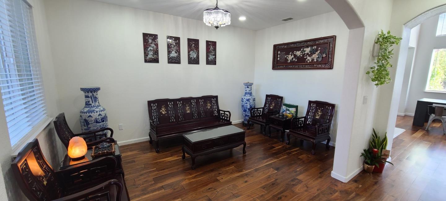 Detail Gallery Image 4 of 29 For 10133 Annie St, Elk Grove,  CA 95757 - 3 Beds | 2/1 Baths