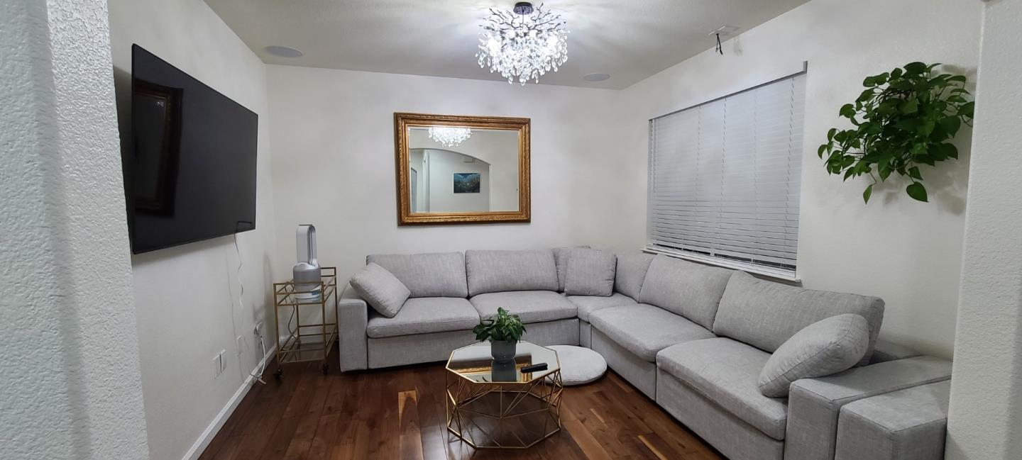 Detail Gallery Image 7 of 29 For 10133 Annie St, Elk Grove,  CA 95757 - 3 Beds | 2/1 Baths