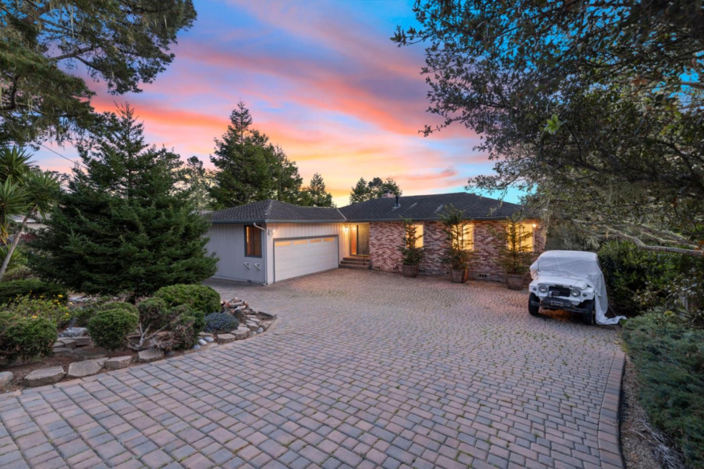 Detail Gallery Image 2 of 36 For 3076 Strawberry Hill Rd, Pebble Beach,  CA 93953 - 3 Beds | 3 Baths