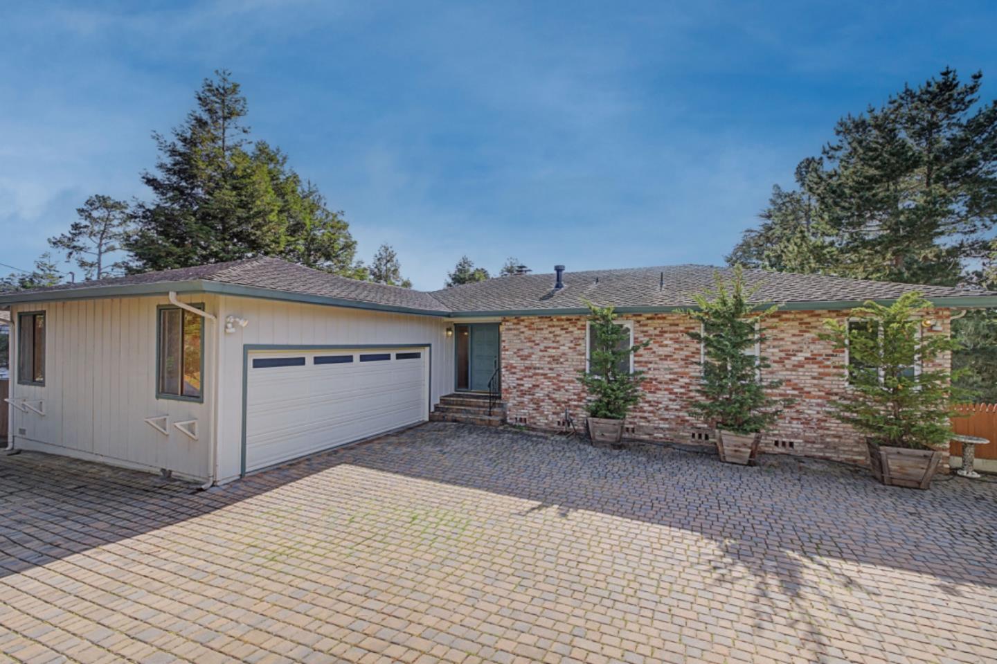 Detail Gallery Image 7 of 36 For 3076 Strawberry Hill Rd, Pebble Beach,  CA 93953 - 3 Beds | 3 Baths