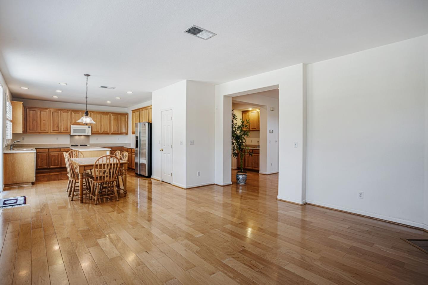 Detail Gallery Image 11 of 61 For 2856 Rebecca Dr, Fairfield,  CA 94533 - 4 Beds | 4 Baths