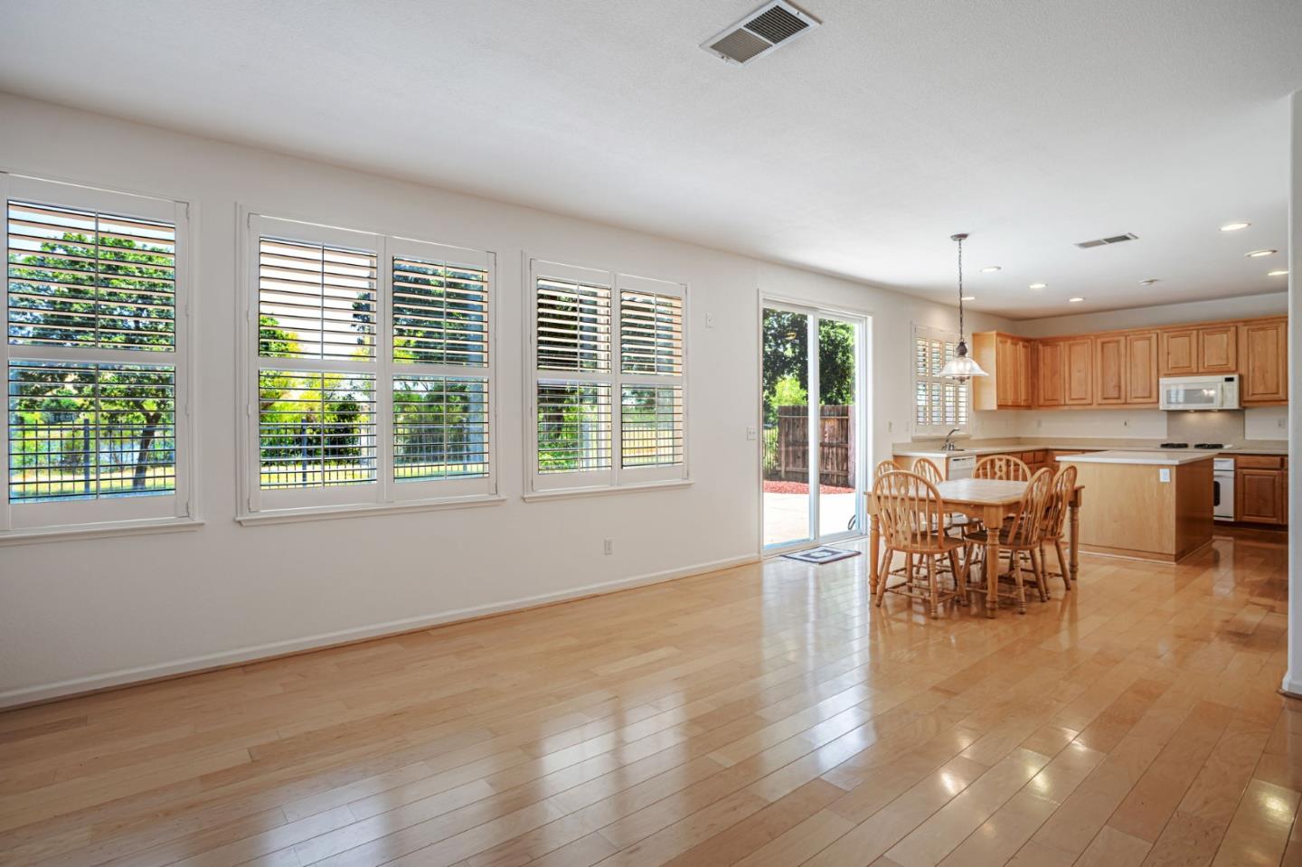 Detail Gallery Image 12 of 61 For 2856 Rebecca Dr, Fairfield,  CA 94533 - 4 Beds | 4 Baths