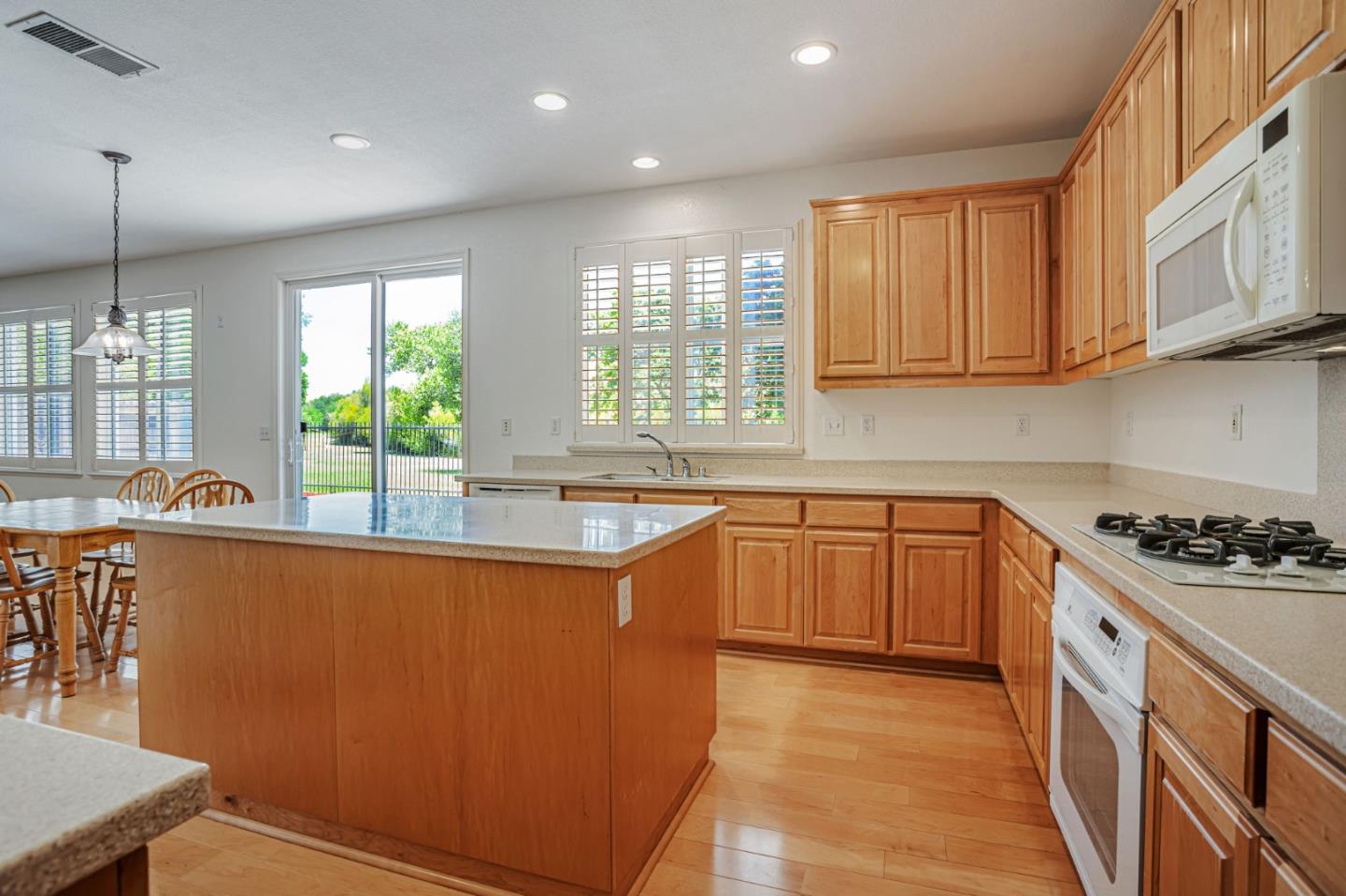 Detail Gallery Image 15 of 61 For 2856 Rebecca Dr, Fairfield,  CA 94533 - 4 Beds | 4 Baths