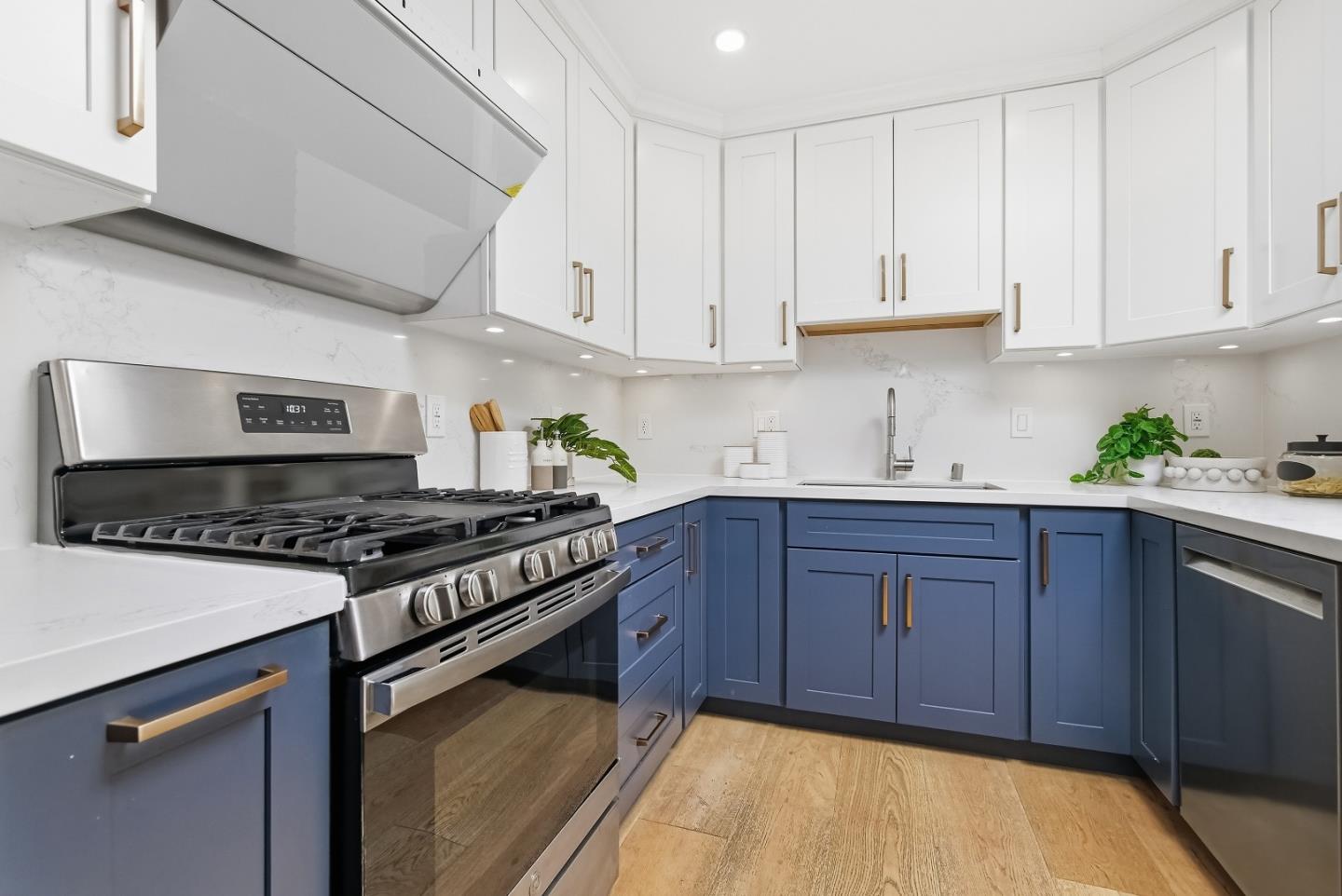 Detail Gallery Image 16 of 48 For 285 W Arbor Ave, Sunnyvale,  CA 94085 - 3 Beds | 2 Baths