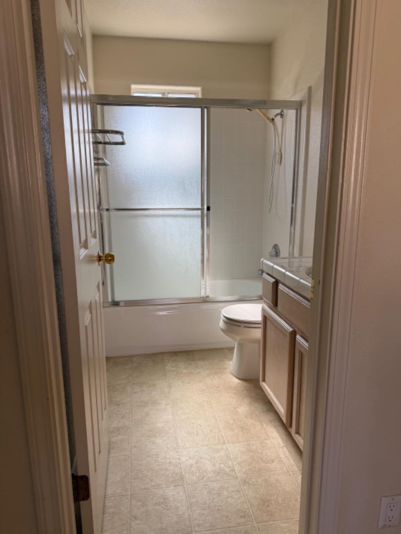 Detail Gallery Image 6 of 9 For 949 Nantucket Blvd #14,  Salinas,  CA 93906 - 3 Beds | 2/1 Baths