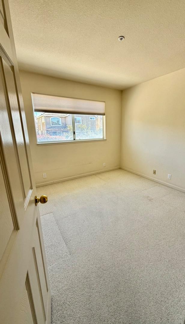 Detail Gallery Image 9 of 9 For 949 Nantucket Blvd #14,  Salinas,  CA 93906 - 3 Beds | 2/1 Baths