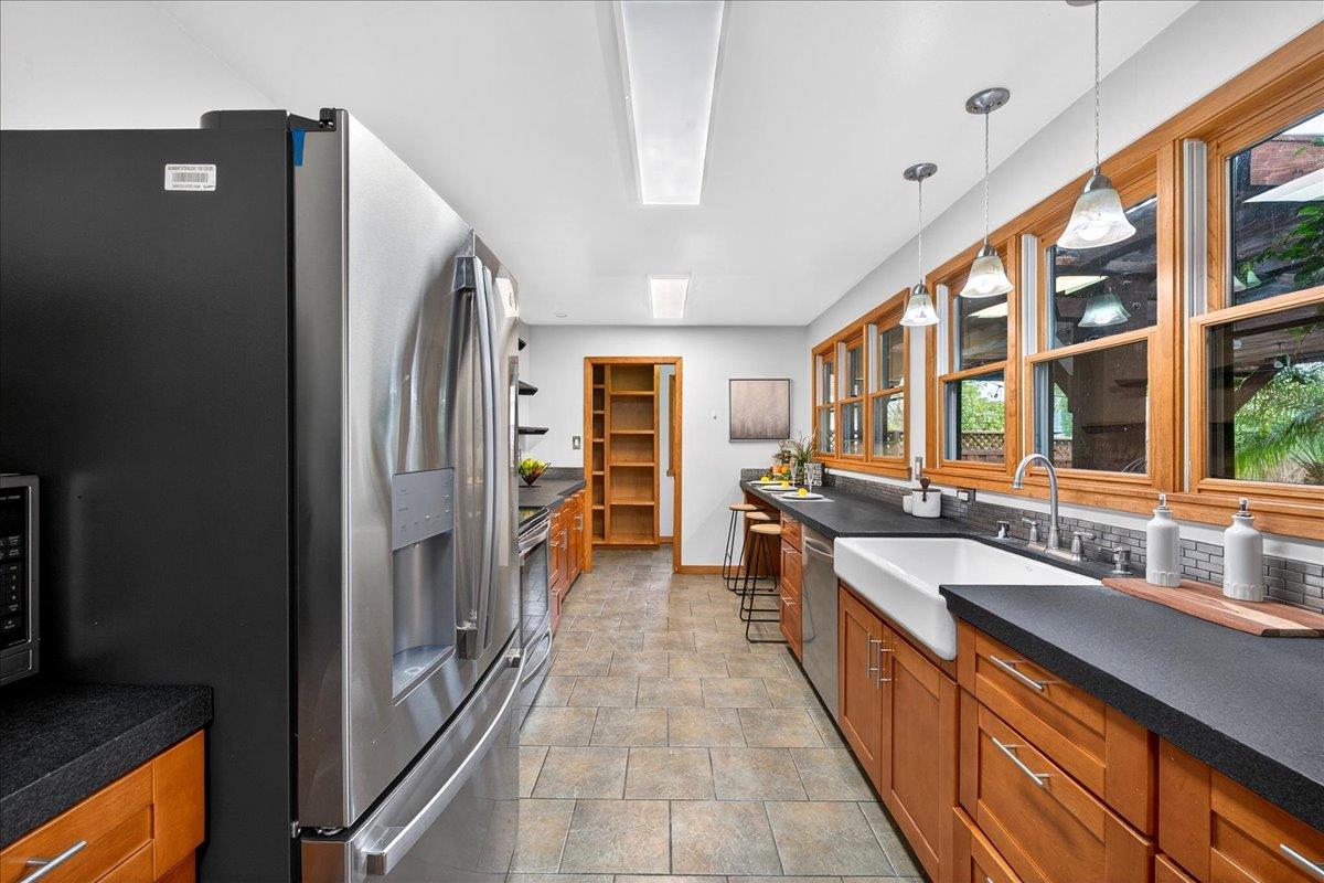 Detail Gallery Image 16 of 65 For 550 Halsey Ave, San Jose,  CA 95128 - 3 Beds | 2 Baths