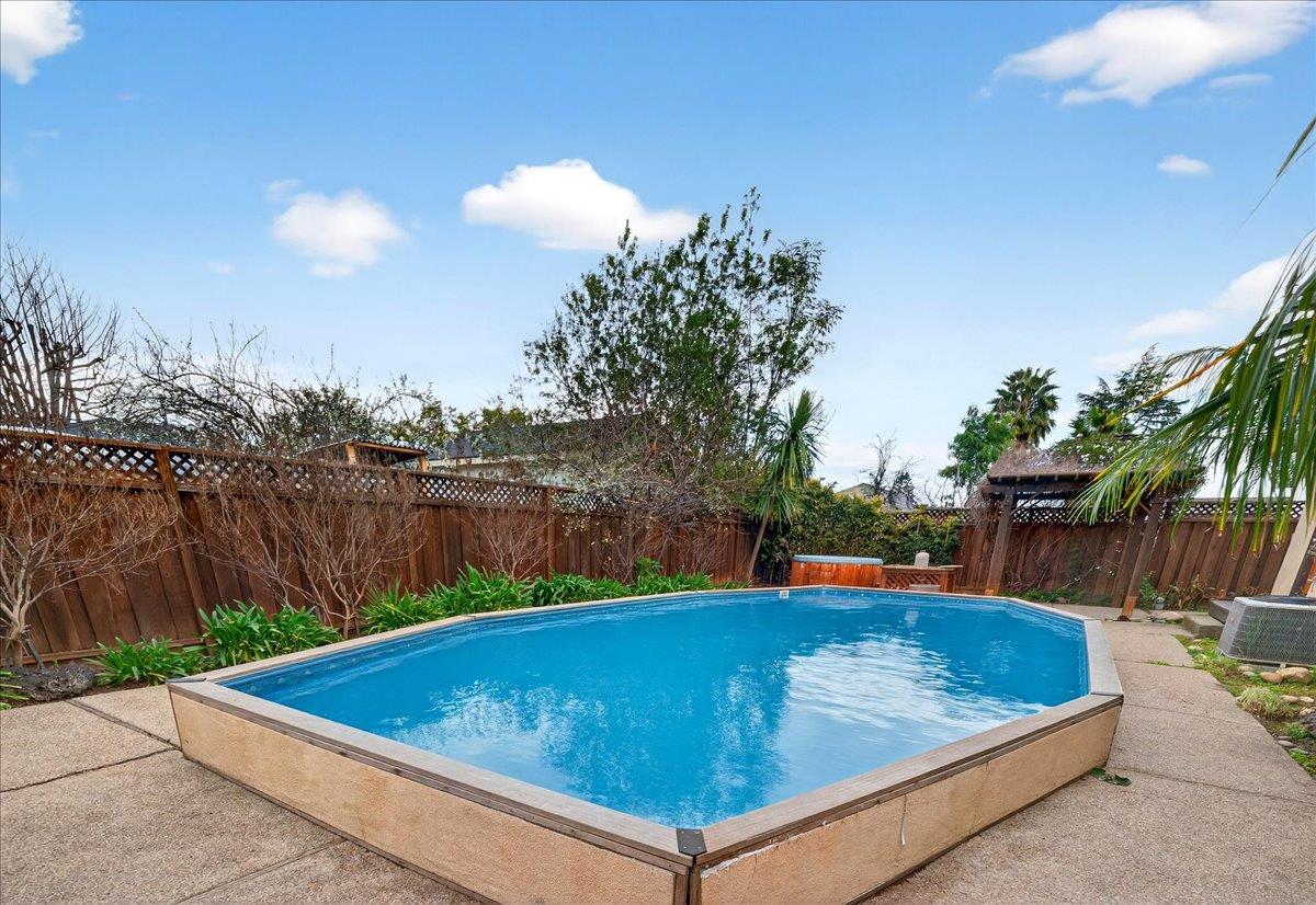 Detail Gallery Image 49 of 65 For 550 Halsey Ave, San Jose,  CA 95128 - 3 Beds | 2 Baths