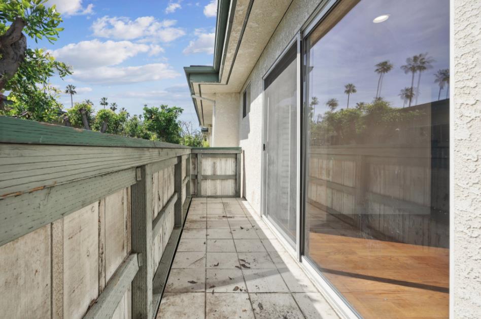 Detail Gallery Image 12 of 17 For 6509 Kester Ave #1,  Van Nuys,  CA 91411 - 3 Beds | 2/1 Baths