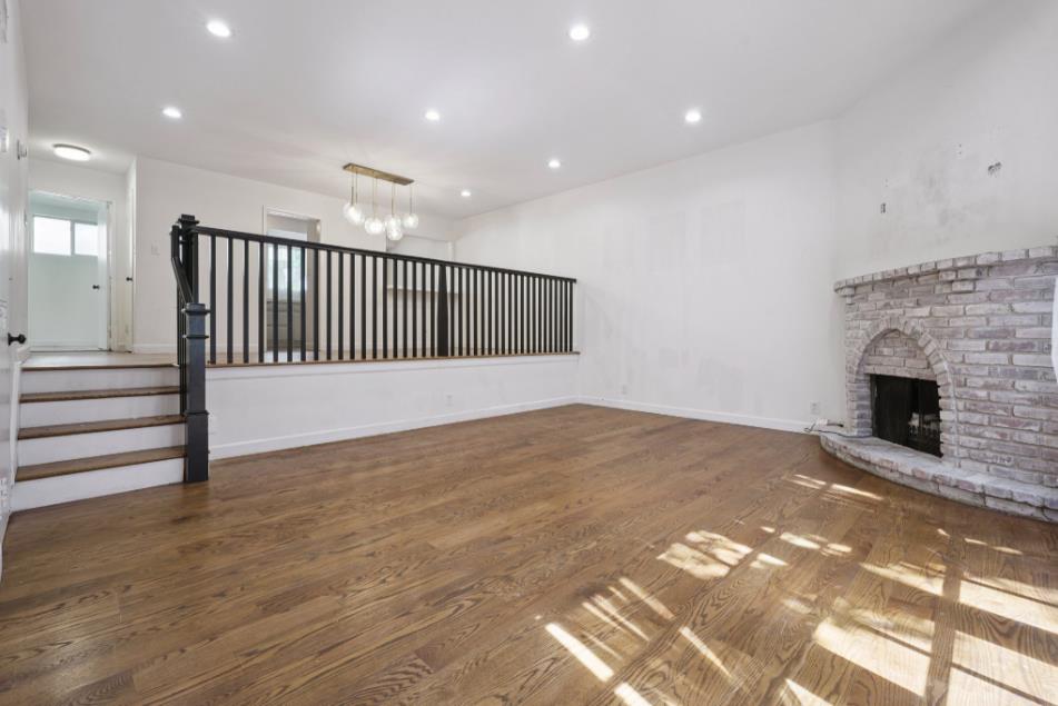 Detail Gallery Image 14 of 17 For 6509 Kester Ave #1,  Van Nuys,  CA 91411 - 3 Beds | 2/1 Baths