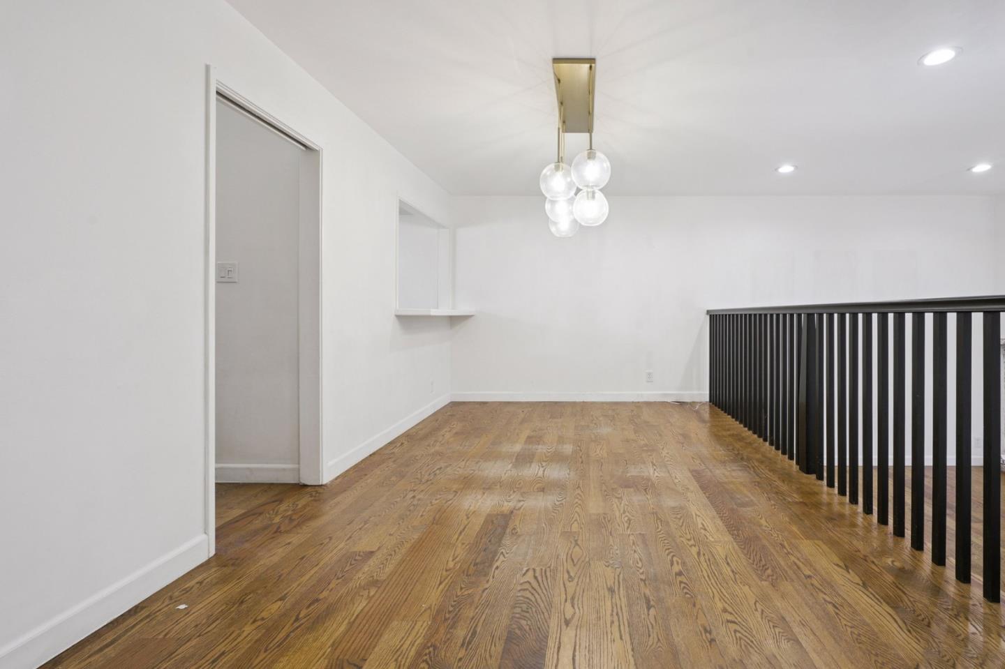 Detail Gallery Image 2 of 17 For 6509 Kester Ave #1,  Van Nuys,  CA 91411 - 3 Beds | 2/1 Baths