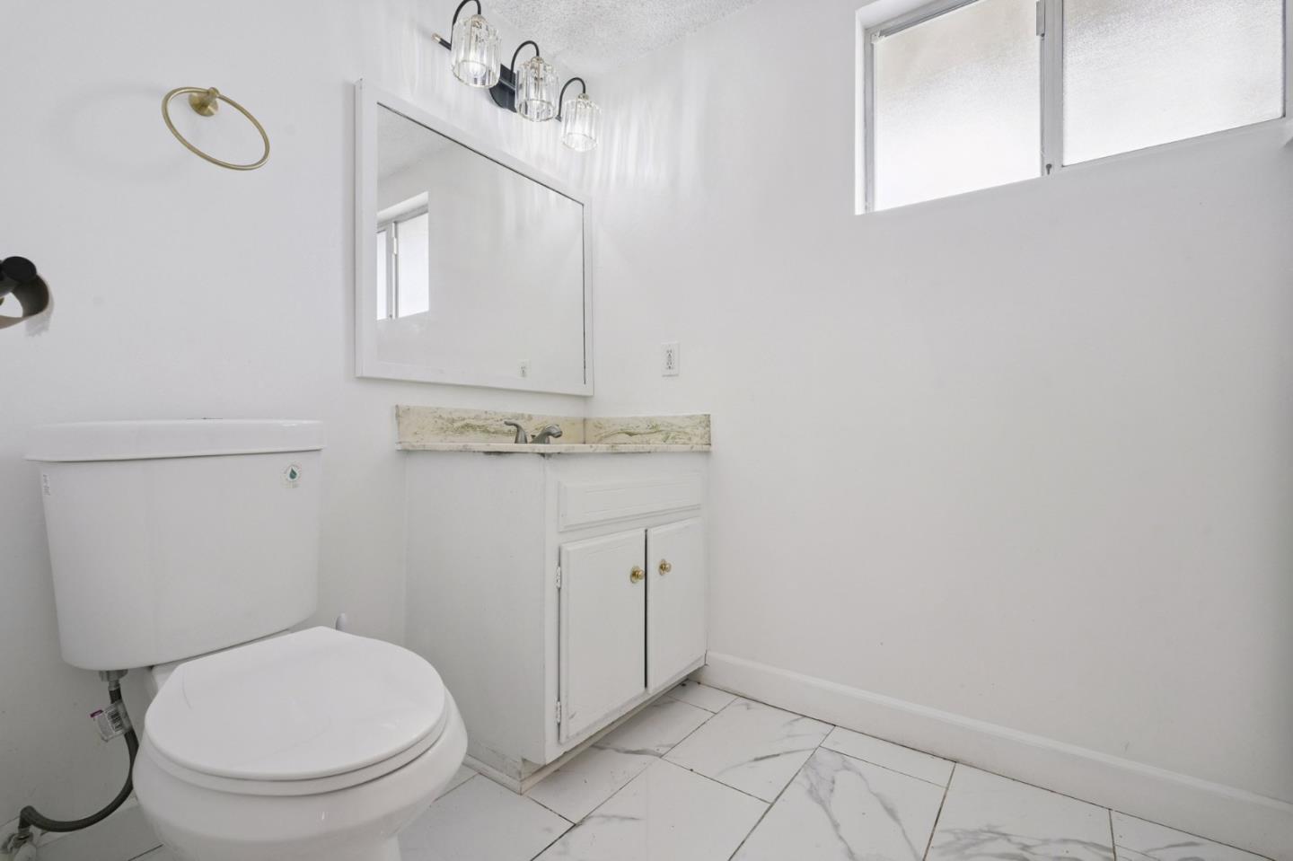 Detail Gallery Image 6 of 17 For 6509 Kester Ave #1,  Van Nuys,  CA 91411 - 3 Beds | 2/1 Baths