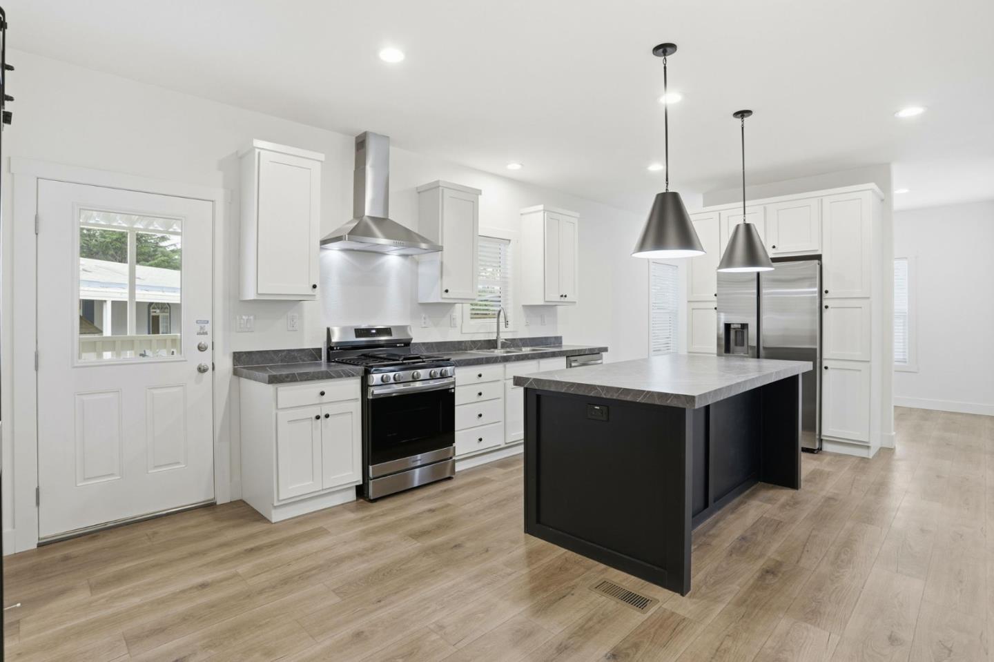 Detail Gallery Image 10 of 31 For 498 Summerland Dr #498,  San Jose,  CA 95134 - 3 Beds | 2 Baths