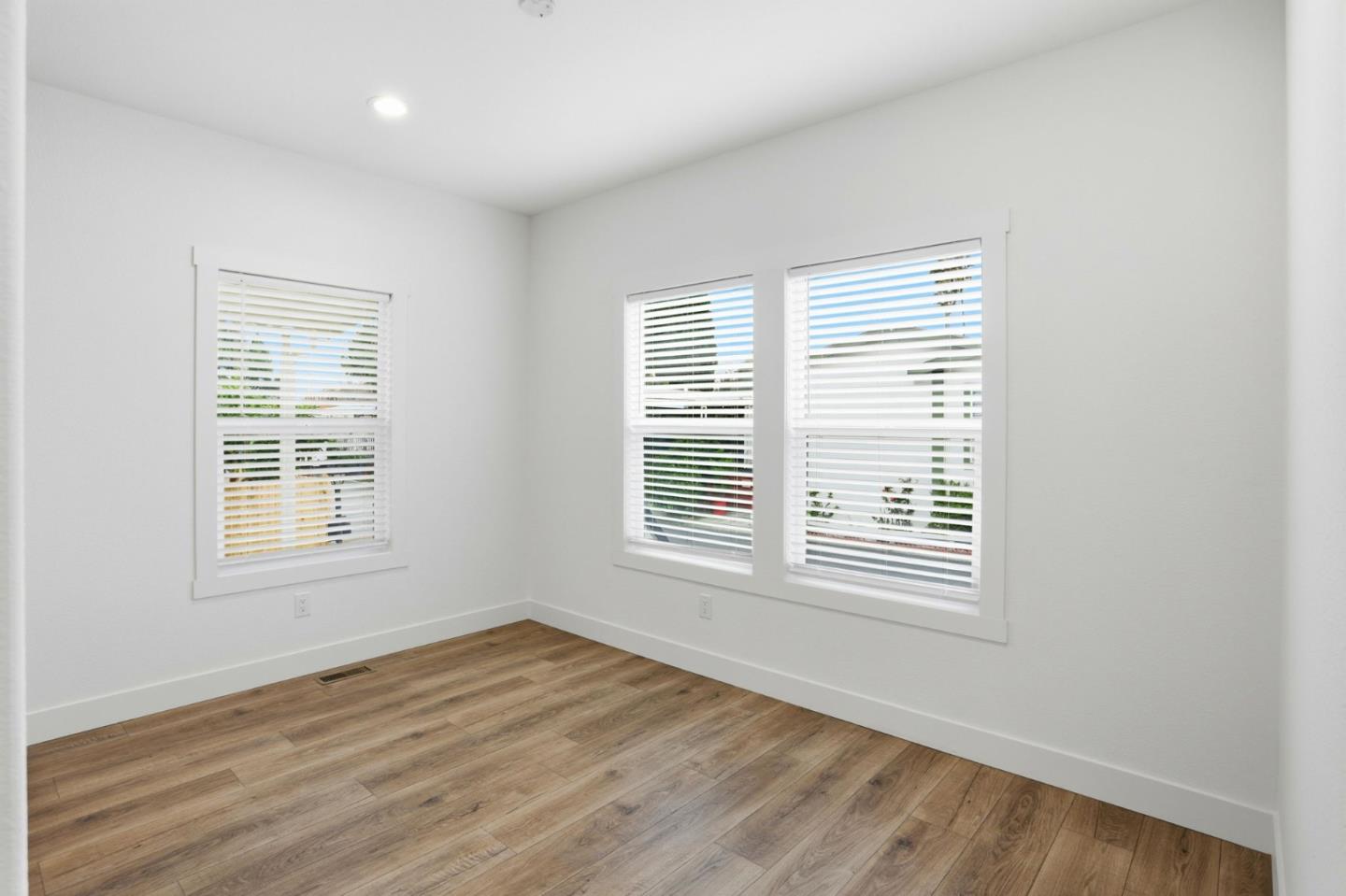 Detail Gallery Image 12 of 31 For 498 Summerland Dr #498,  San Jose,  CA 95134 - 3 Beds | 2 Baths