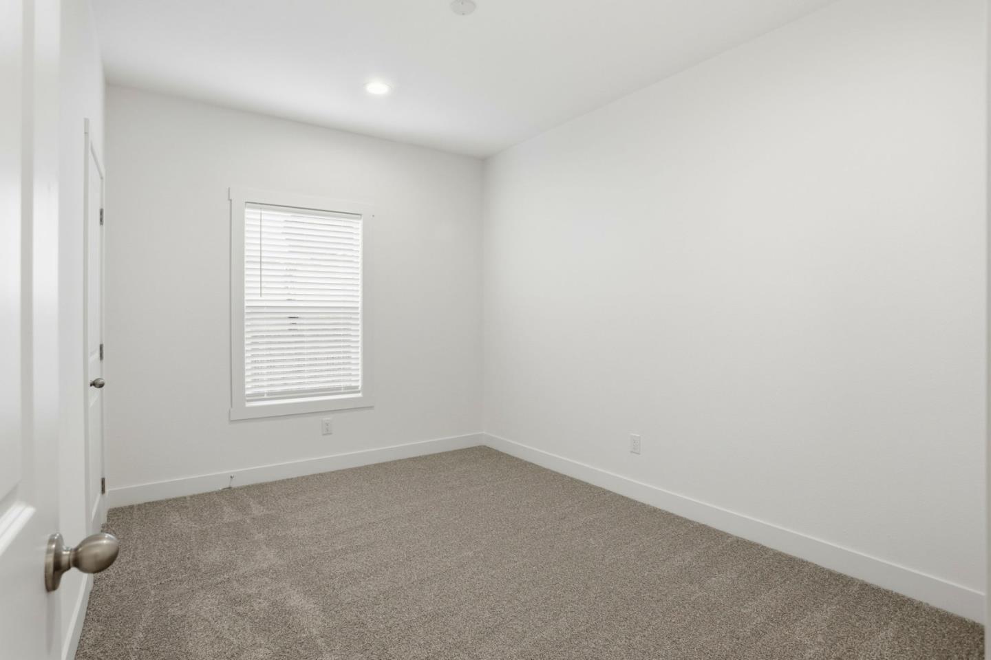 Detail Gallery Image 15 of 31 For 498 Summerland Dr #498,  San Jose,  CA 95134 - 3 Beds | 2 Baths