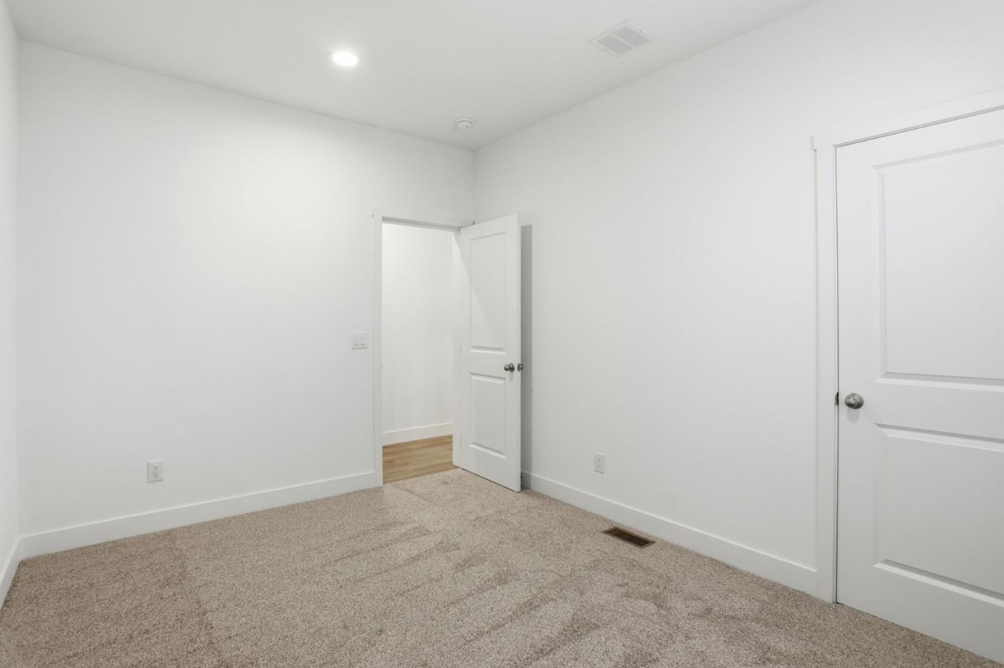 Detail Gallery Image 16 of 31 For 498 Summerland Dr #498,  San Jose,  CA 95134 - 3 Beds | 2 Baths