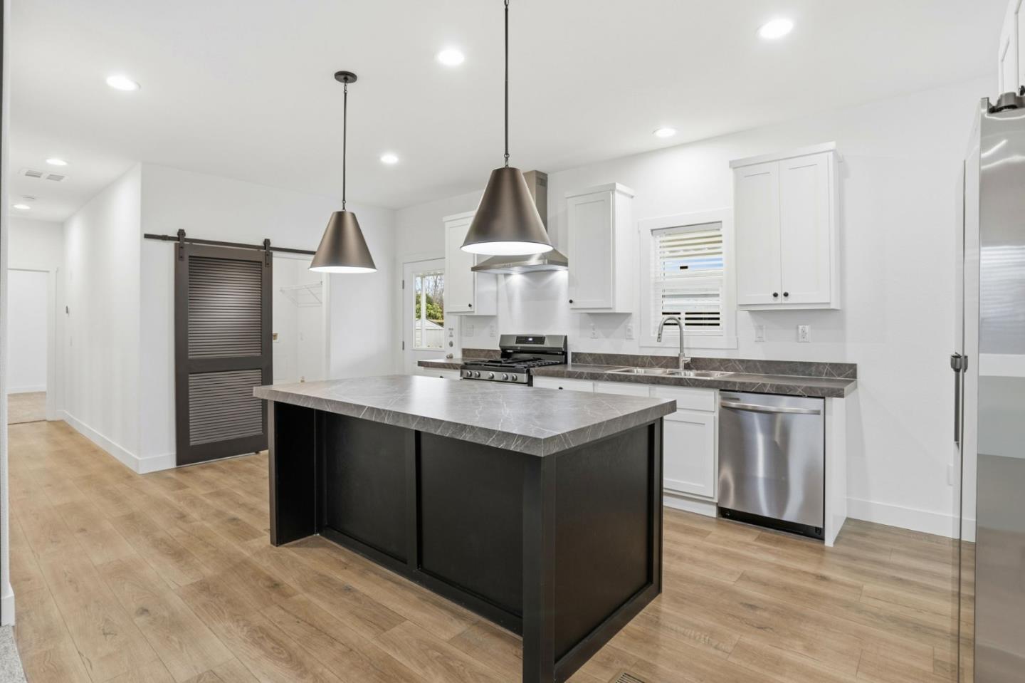 Detail Gallery Image 9 of 31 For 498 Summerland Dr #498,  San Jose,  CA 95134 - 3 Beds | 2 Baths