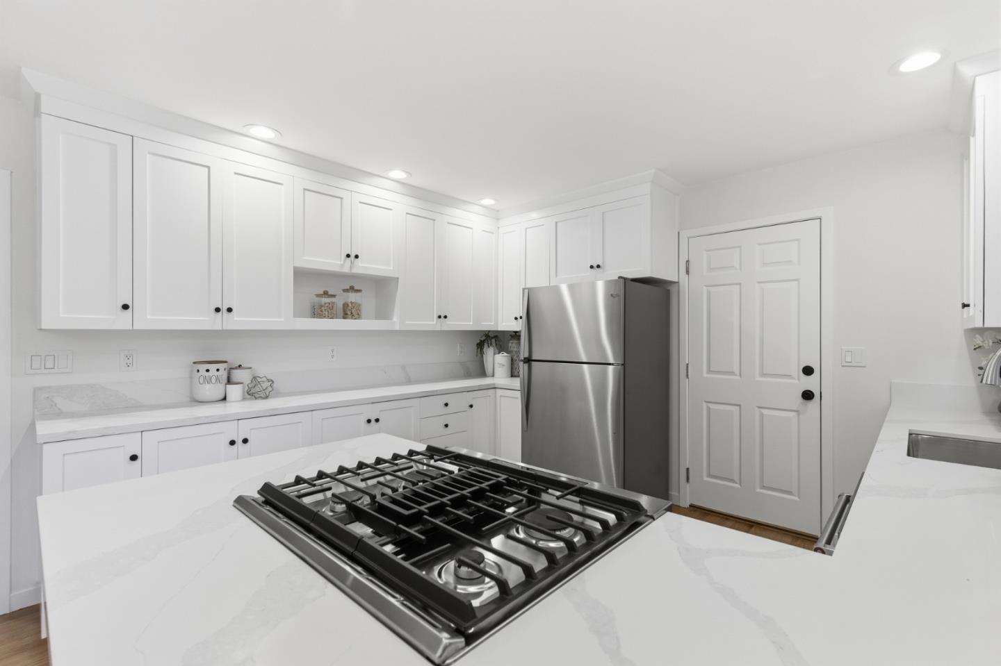 Detail Gallery Image 11 of 40 For 1388 Woodland Ave, San Carlos,  CA 94070 - 4 Beds | 2 Baths