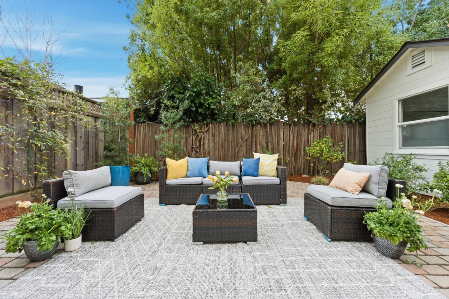 Detail Gallery Image 14 of 40 For 1388 Woodland Ave, San Carlos,  CA 94070 - 4 Beds | 2 Baths