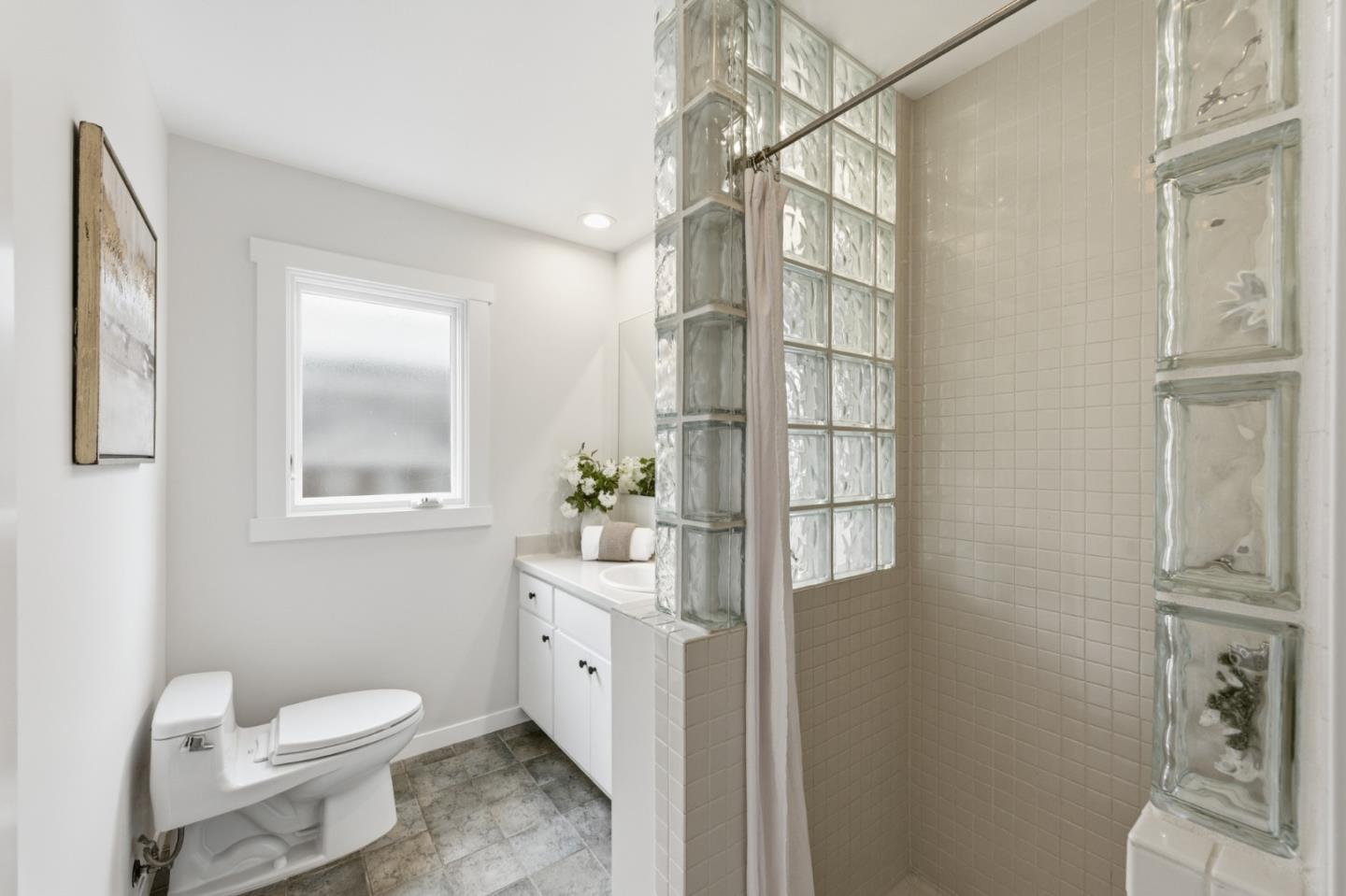 Detail Gallery Image 18 of 40 For 1388 Woodland Ave, San Carlos,  CA 94070 - 4 Beds | 2 Baths