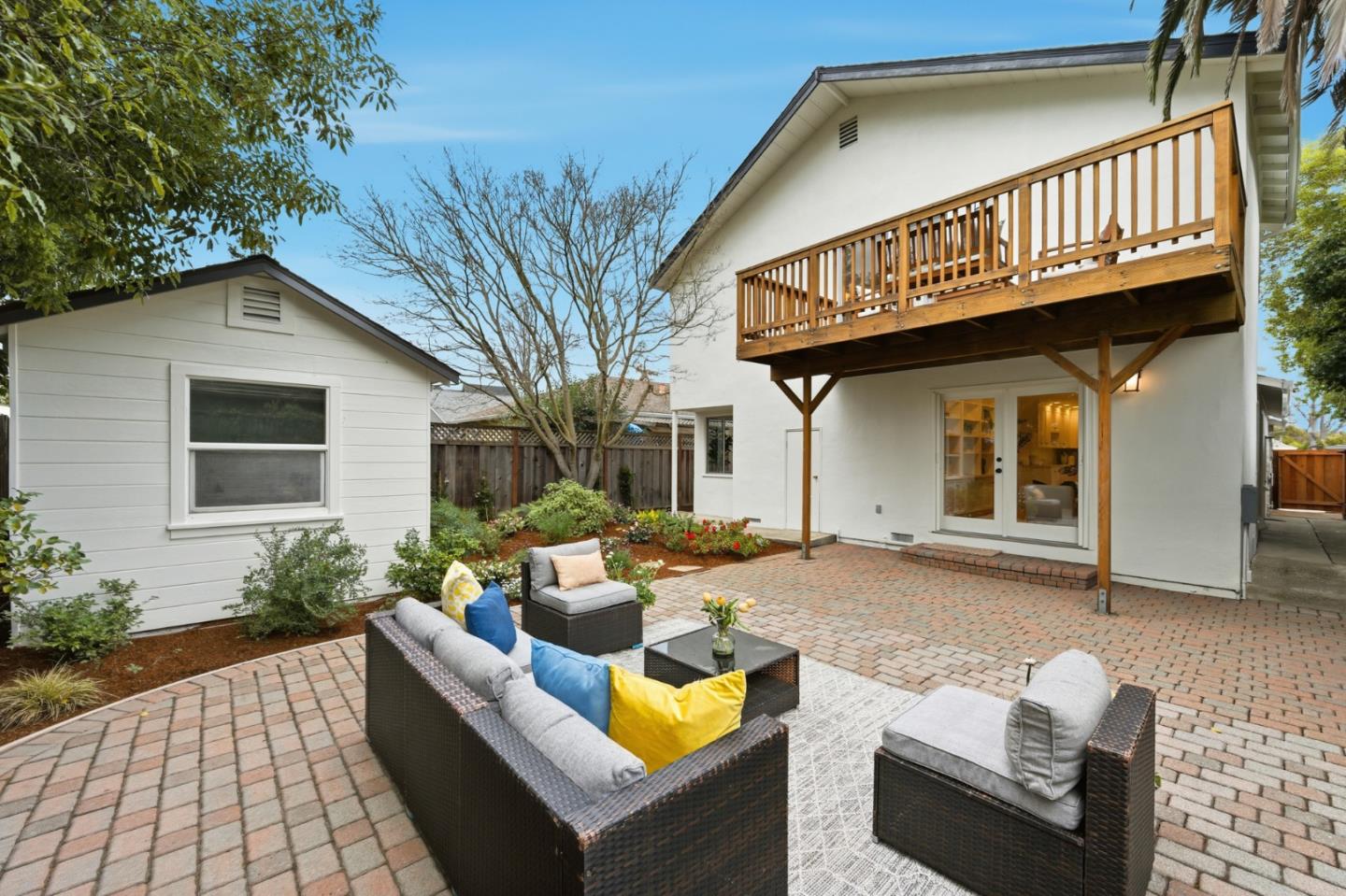 Detail Gallery Image 2 of 40 For 1388 Woodland Ave, San Carlos,  CA 94070 - 4 Beds | 2 Baths