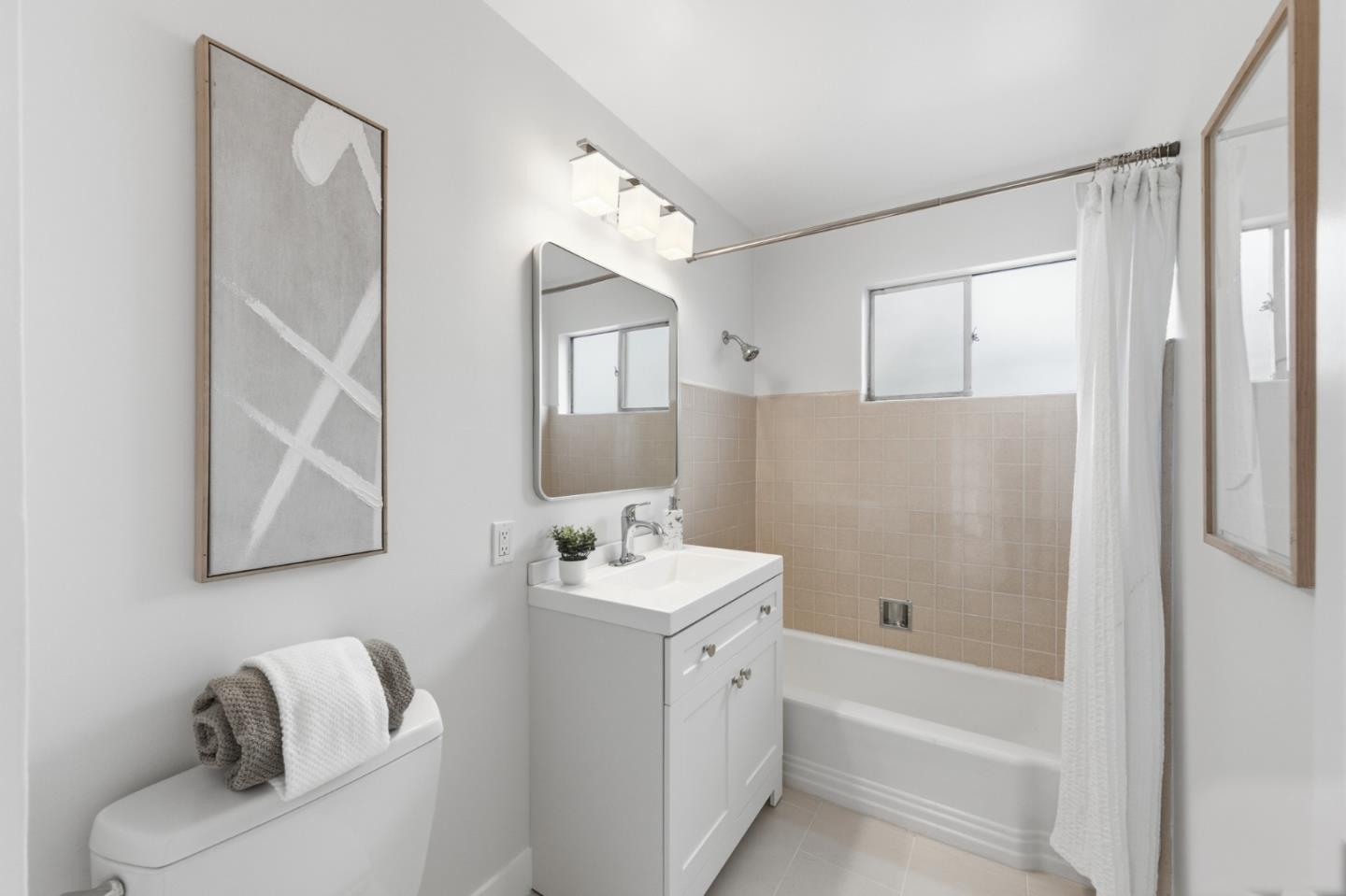 Detail Gallery Image 24 of 40 For 1388 Woodland Ave, San Carlos,  CA 94070 - 4 Beds | 2 Baths