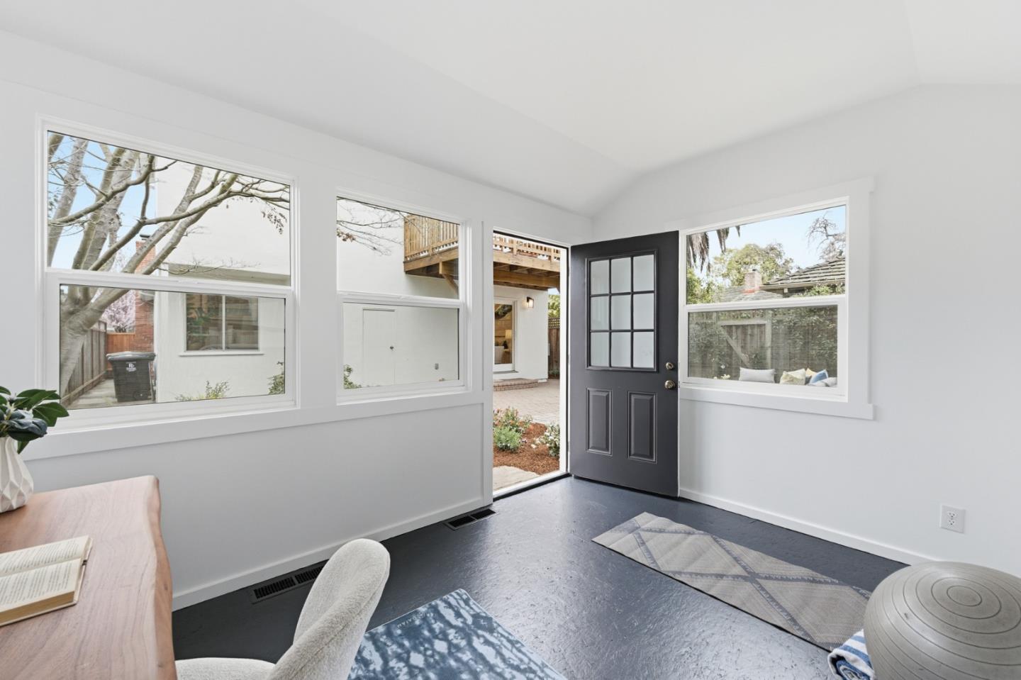 Detail Gallery Image 25 of 40 For 1388 Woodland Ave, San Carlos,  CA 94070 - 4 Beds | 2 Baths