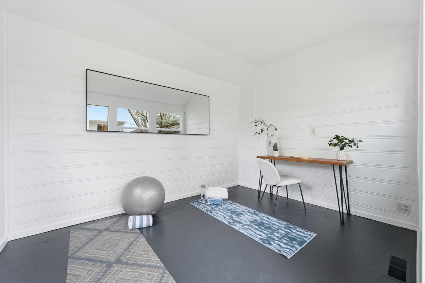 Detail Gallery Image 26 of 40 For 1388 Woodland Ave, San Carlos,  CA 94070 - 4 Beds | 2 Baths