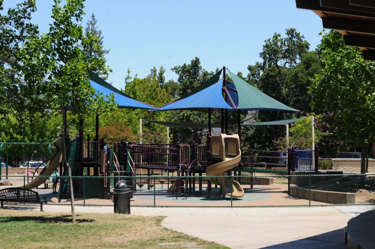 Detail Gallery Image 34 of 40 For 1388 Woodland Ave, San Carlos,  CA 94070 - 4 Beds | 2 Baths