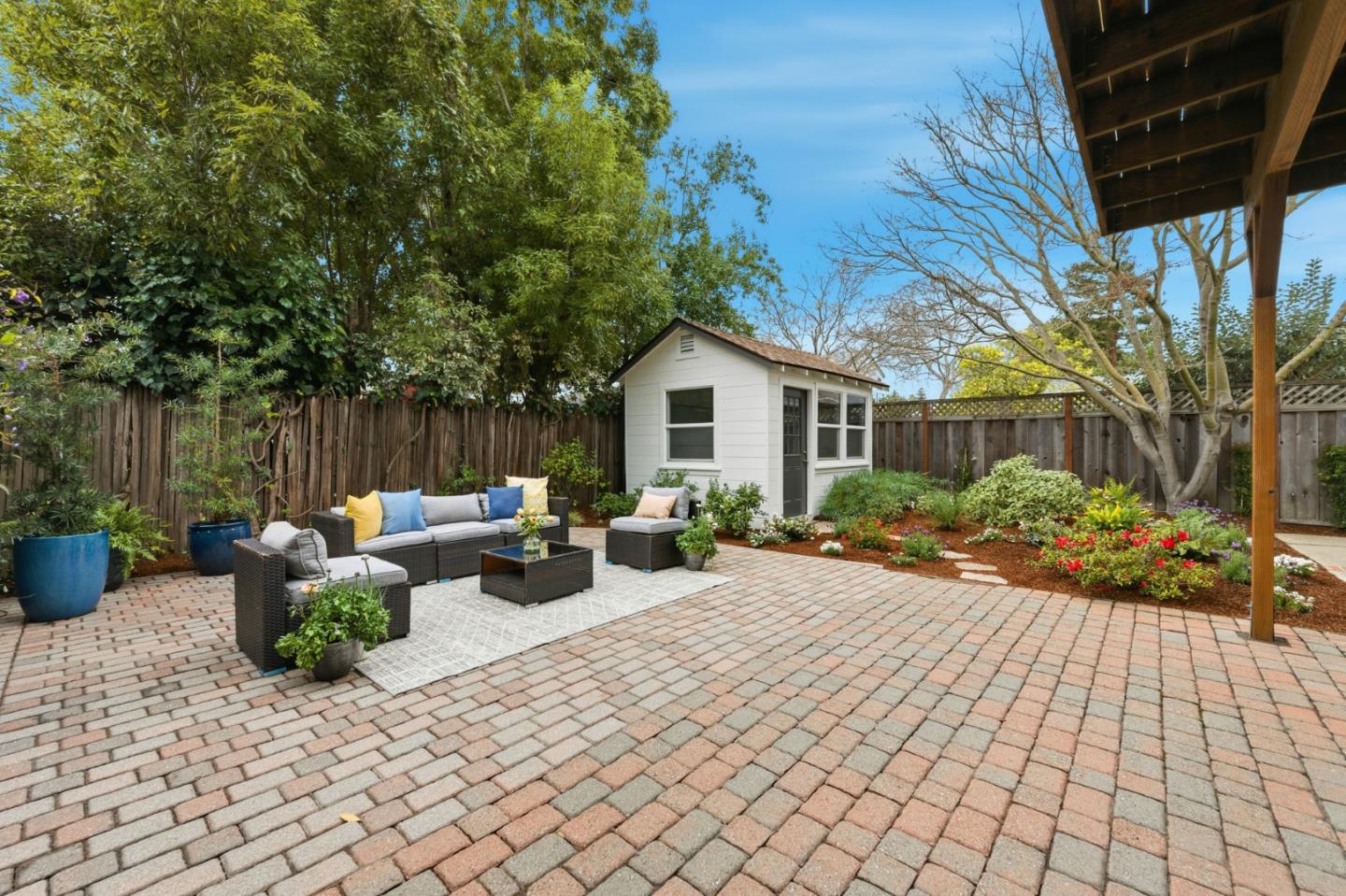 Detail Gallery Image 4 of 40 For 1388 Woodland Ave, San Carlos,  CA 94070 - 4 Beds | 2 Baths