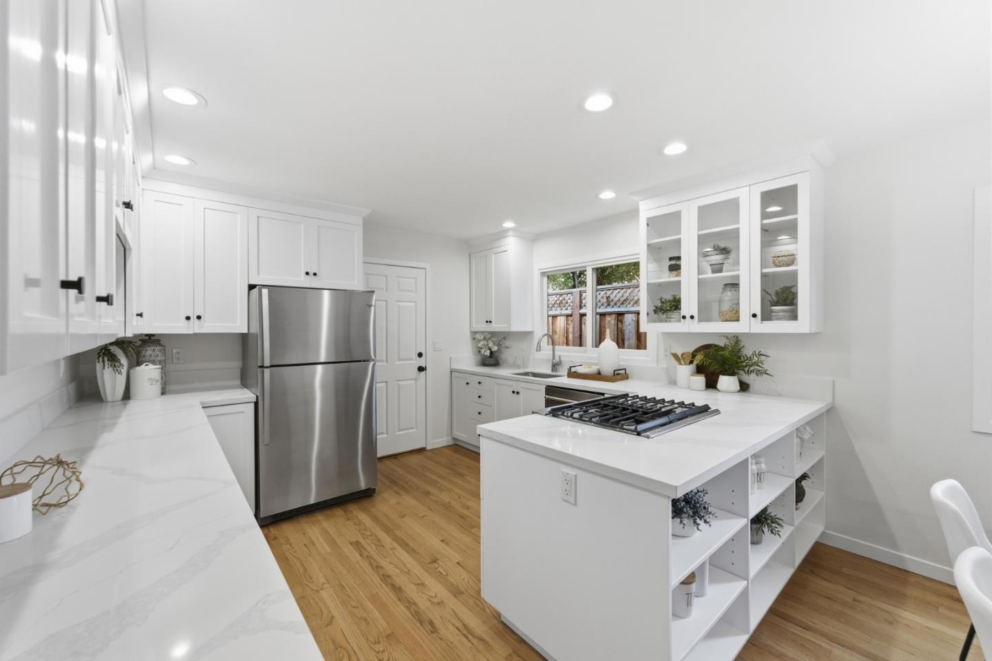 Detail Gallery Image 9 of 40 For 1388 Woodland Ave, San Carlos,  CA 94070 - 4 Beds | 2 Baths