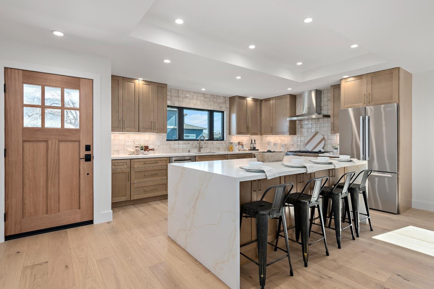 Detail Gallery Image 3 of 33 For 2090 Potomac Way, San Mateo,  CA 94403 - 3 Beds | 2 Baths