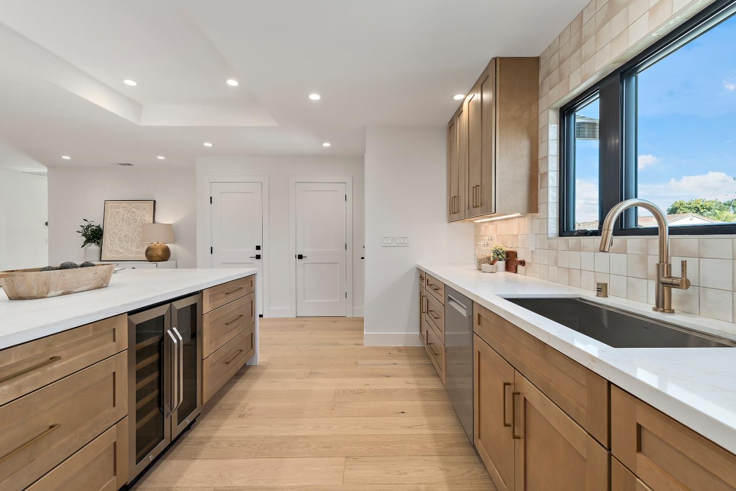 Detail Gallery Image 5 of 33 For 2090 Potomac Way, San Mateo,  CA 94403 - 3 Beds | 2 Baths