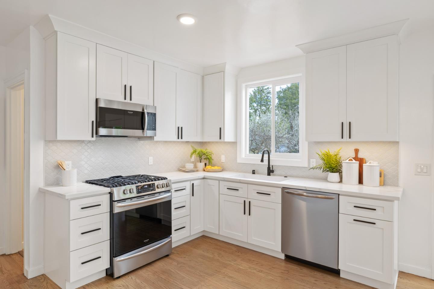 Detail Gallery Image 10 of 27 For 1555 Alma St, Palo Alto,  CA 94301 - 3 Beds | 2 Baths