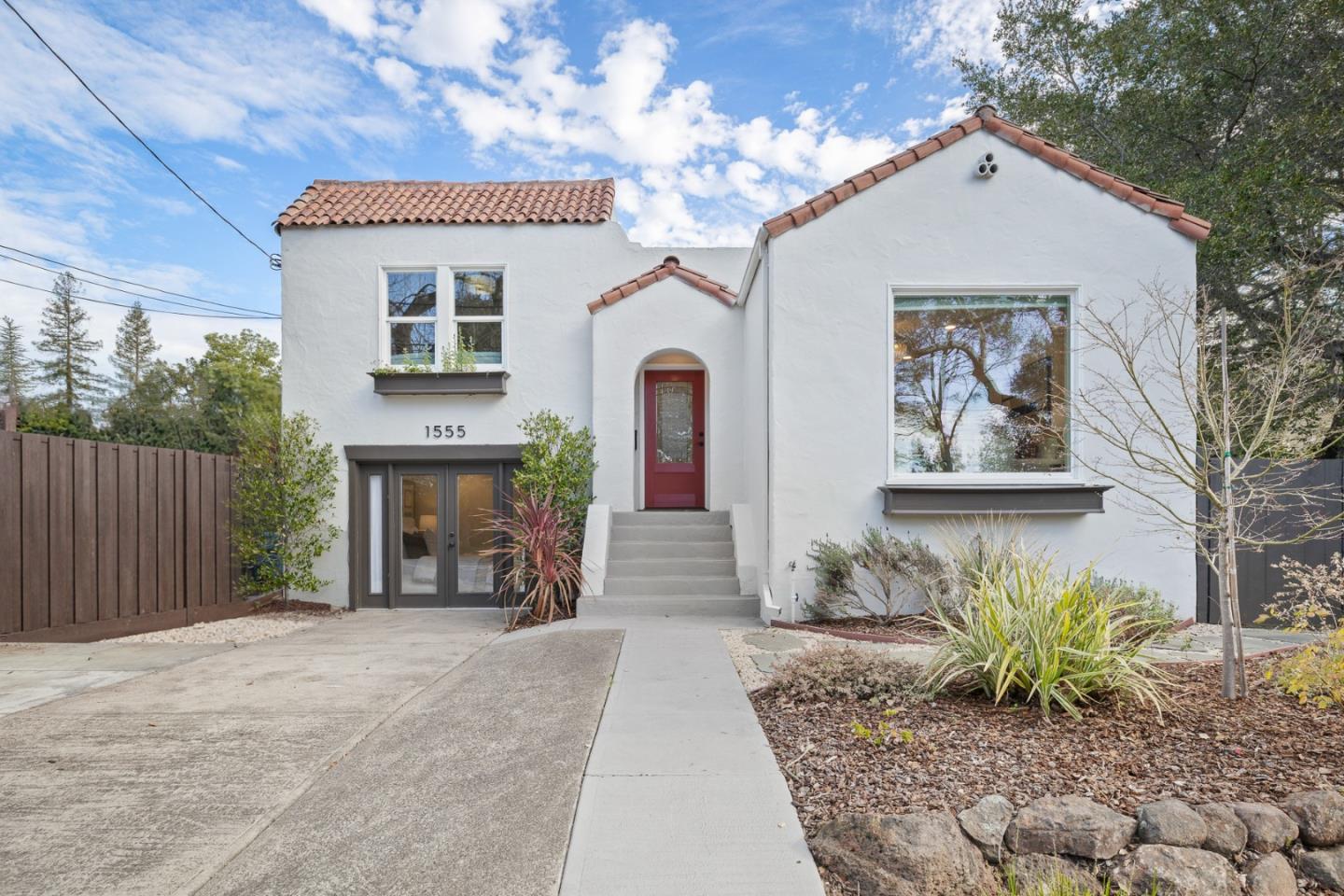 Detail Gallery Image 2 of 27 For 1555 Alma St, Palo Alto,  CA 94301 - 3 Beds | 2 Baths