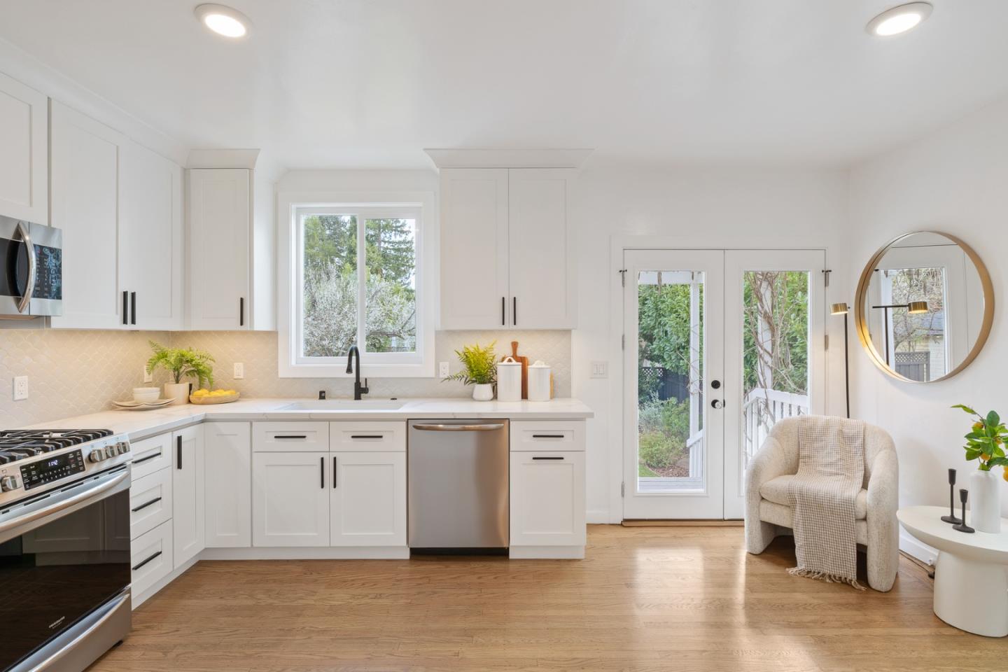 Detail Gallery Image 9 of 27 For 1555 Alma St, Palo Alto,  CA 94301 - 3 Beds | 2 Baths