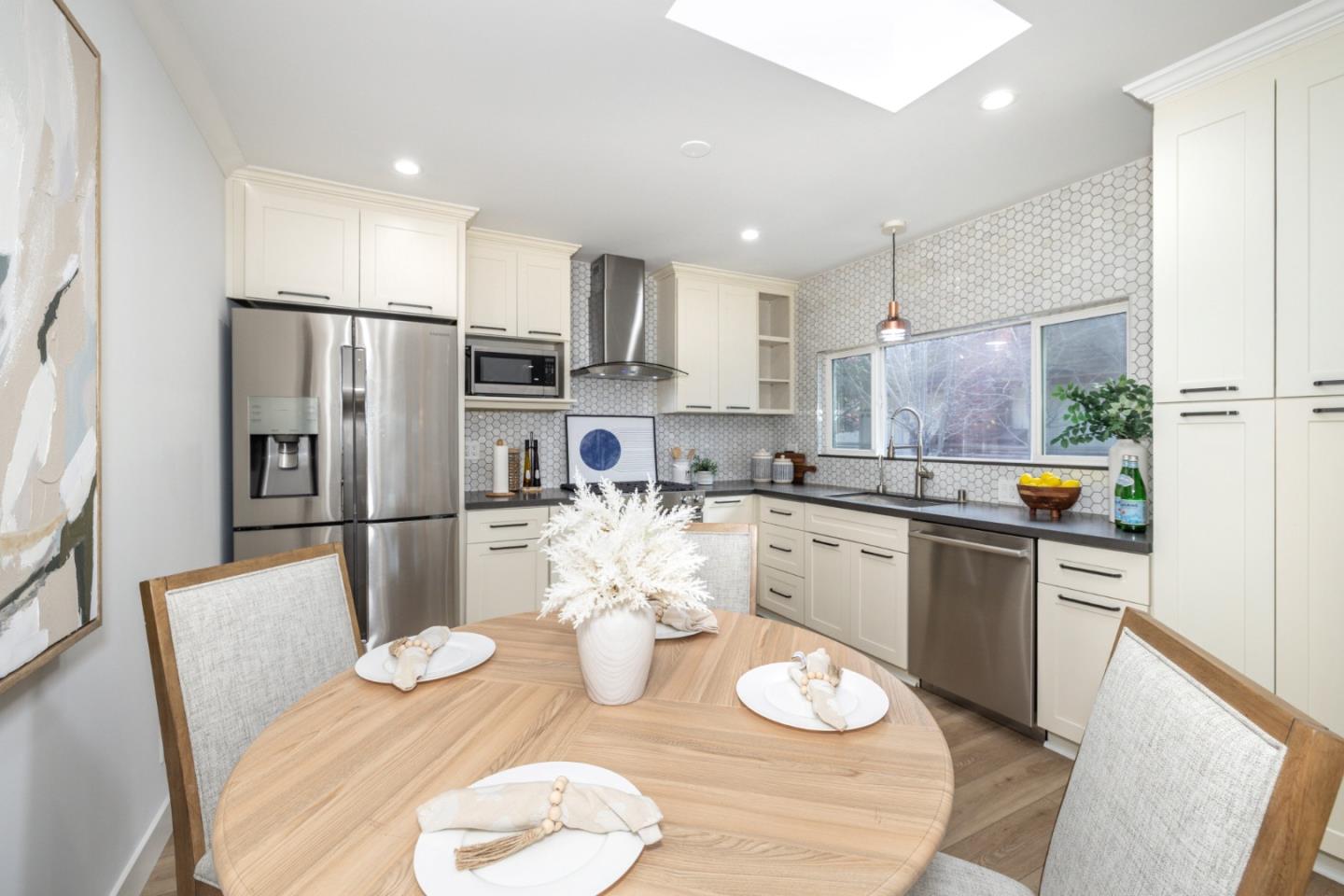 Detail Gallery Image 10 of 43 For 1111 Alma St, Palo Alto,  CA 94301 - 3 Beds | 2 Baths