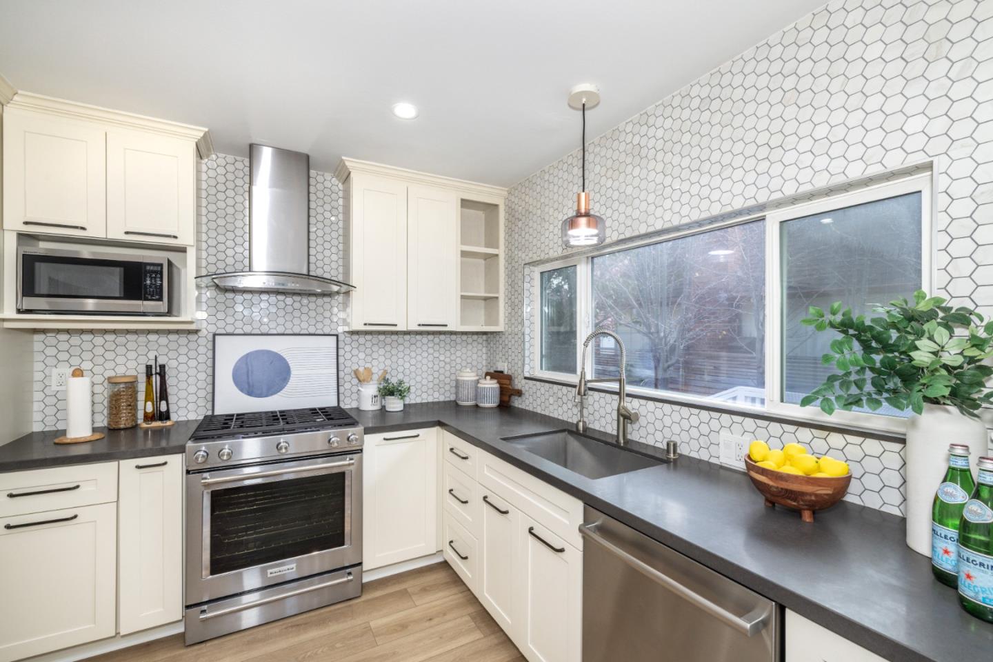 Detail Gallery Image 11 of 43 For 1111 Alma St, Palo Alto,  CA 94301 - 3 Beds | 2 Baths