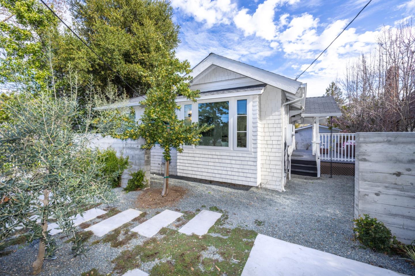 Detail Gallery Image 3 of 43 For 1111 Alma St, Palo Alto,  CA 94301 - 3 Beds | 2 Baths