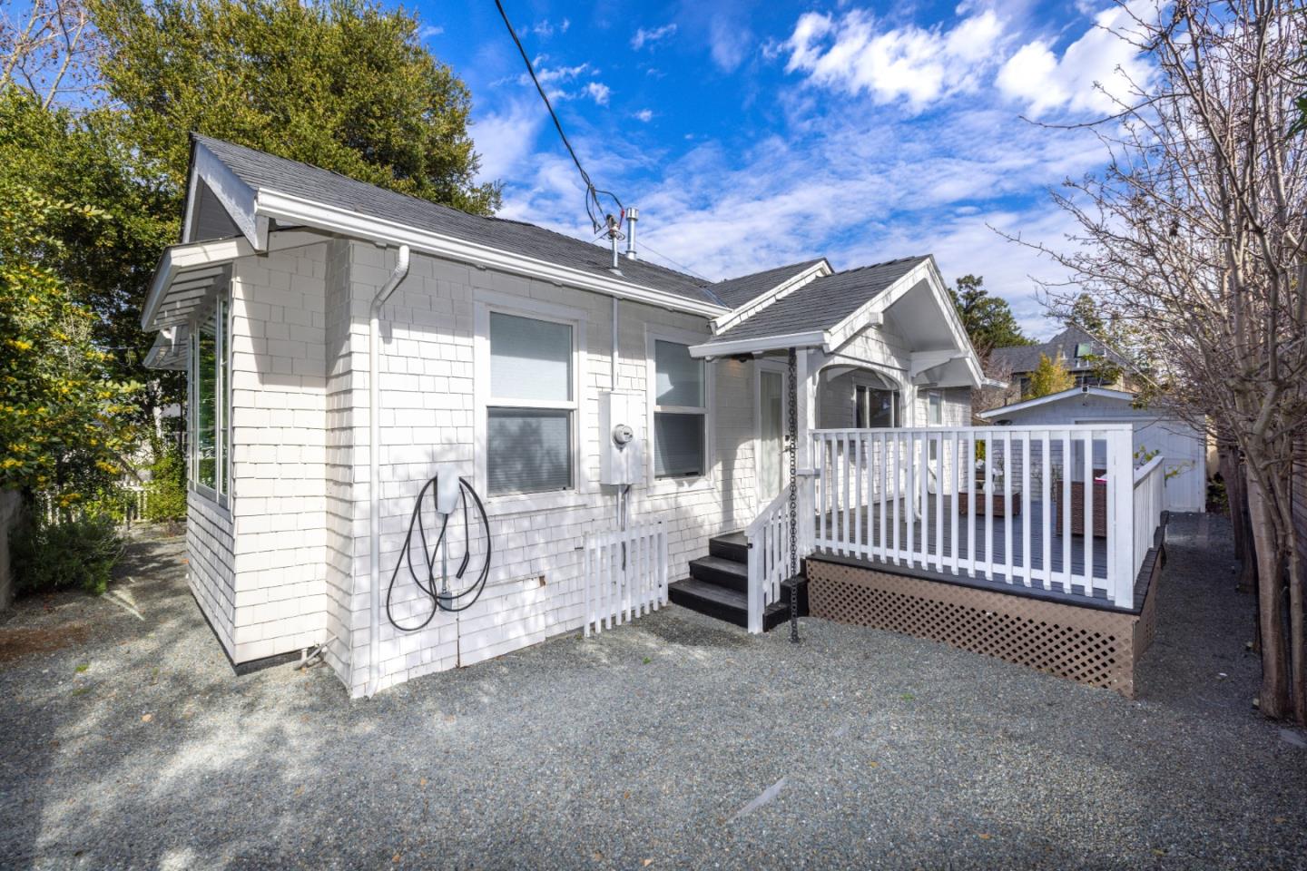 Detail Gallery Image 4 of 43 For 1111 Alma St, Palo Alto,  CA 94301 - 3 Beds | 2 Baths