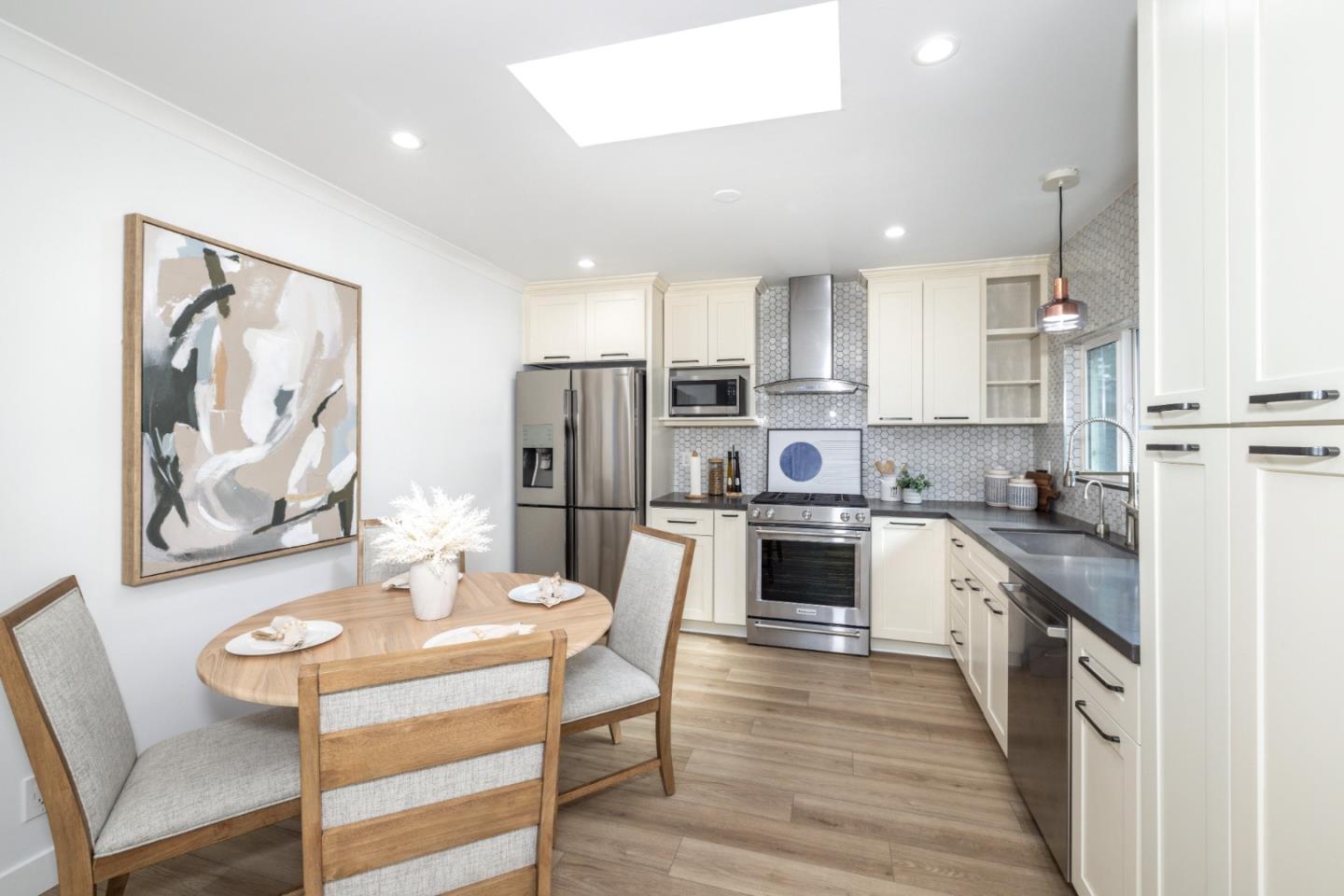 Detail Gallery Image 9 of 43 For 1111 Alma St, Palo Alto,  CA 94301 - 3 Beds | 2 Baths